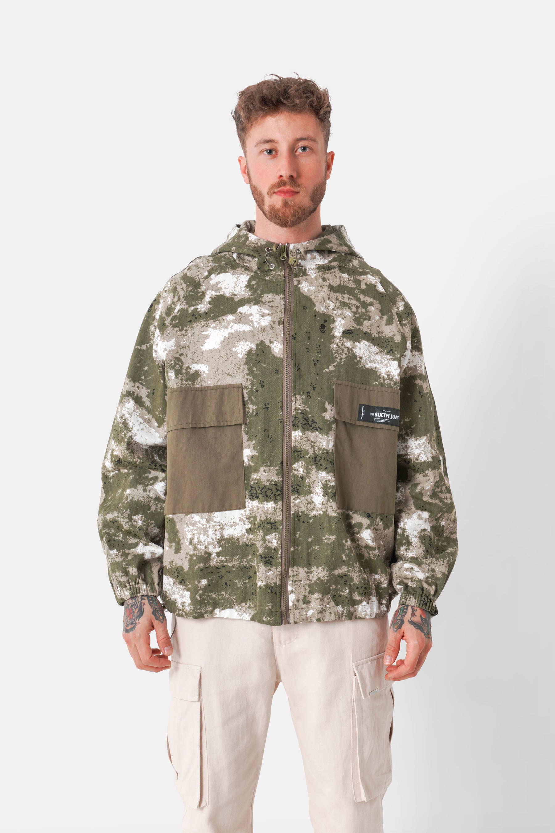 Camouflage-Cargojacke mit Kapuze in Grün