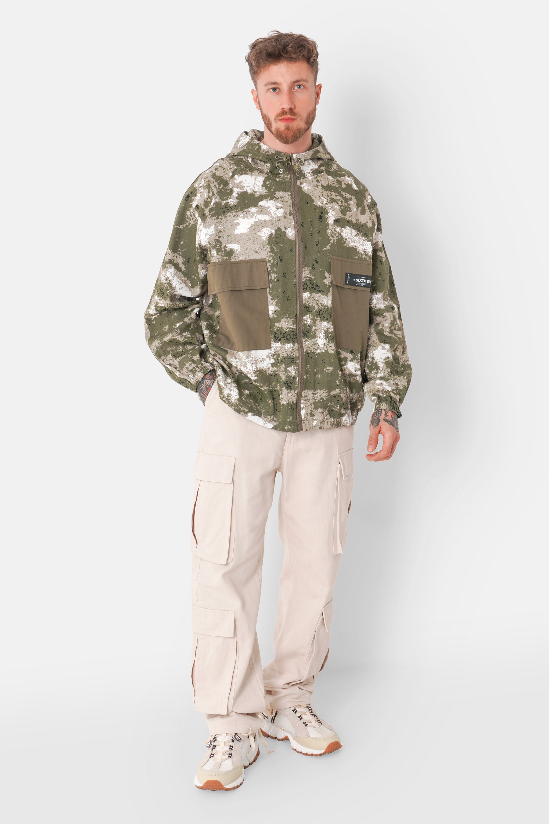Camouflage-Cargojacke mit Kapuze in Grün