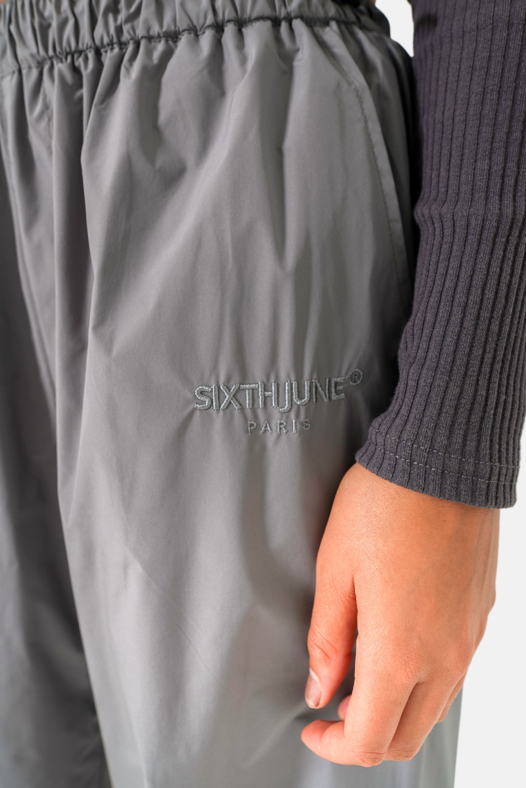 Embroidered parachute pants Grey