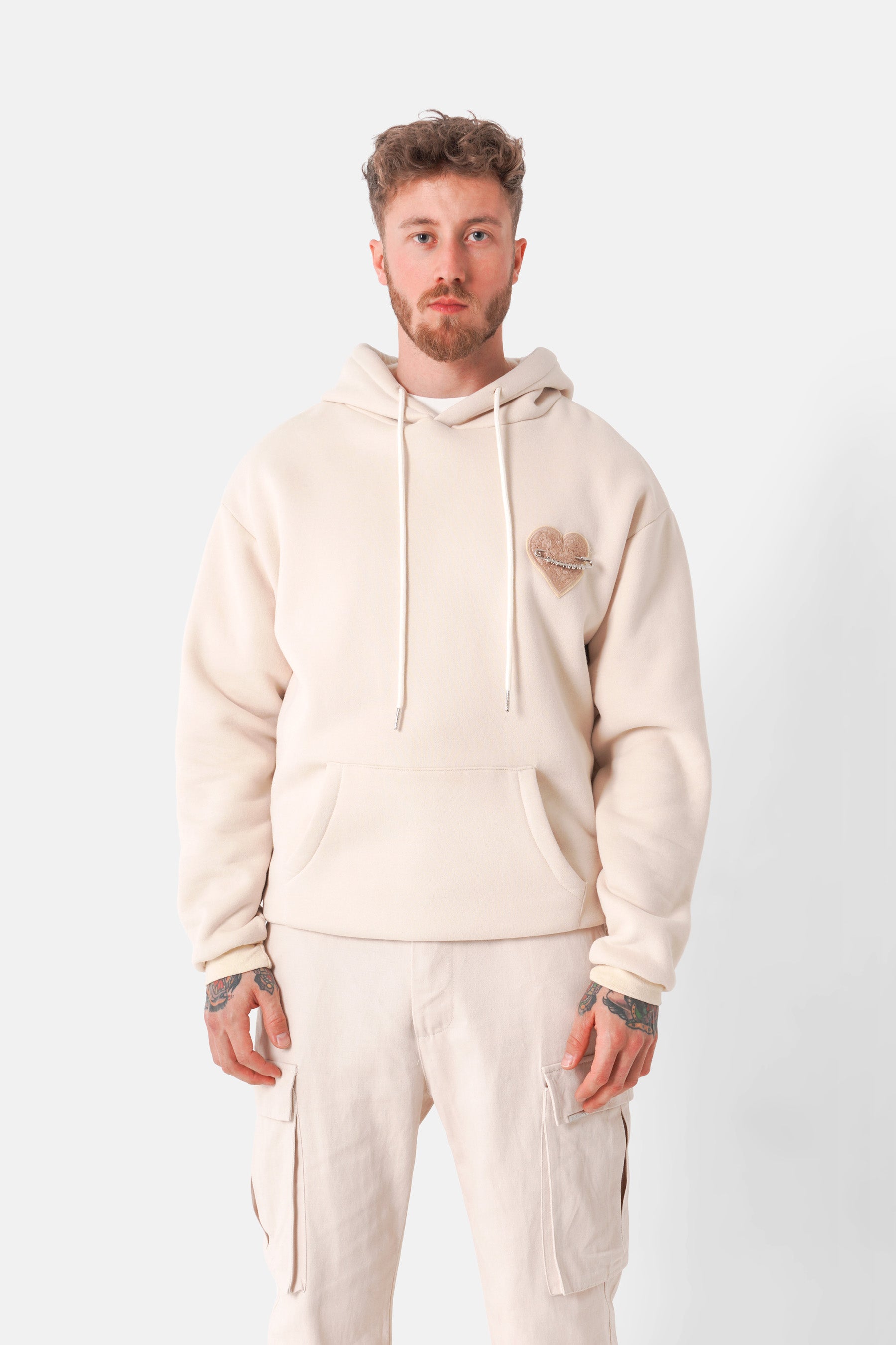 Herzbestickter Fleece-Hoodie Hellbeige