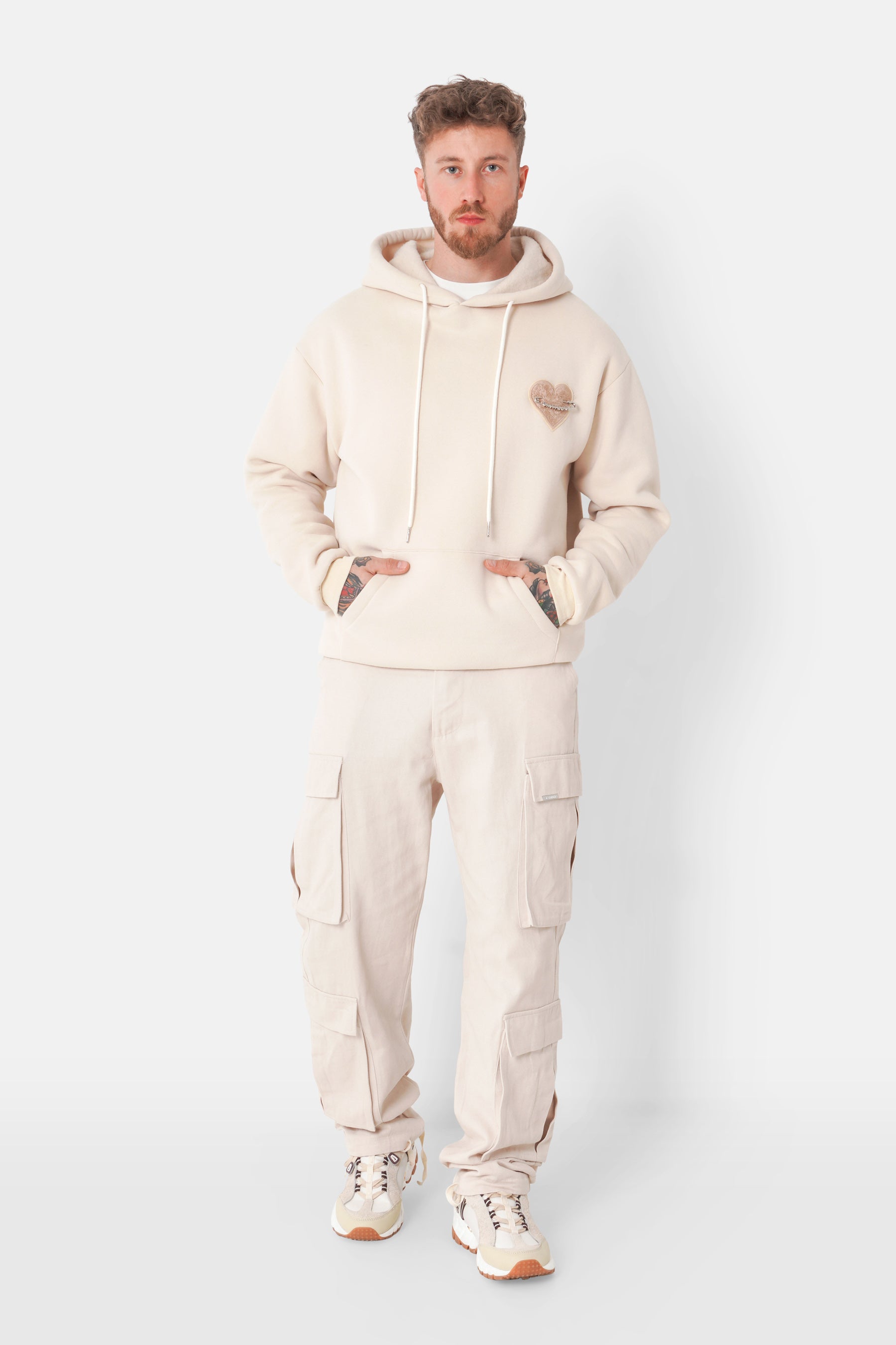 Herzbestickter Fleece-Hoodie Hellbeige