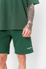 Weiche, bestickte Logo-Shorts. Dunkelgrün