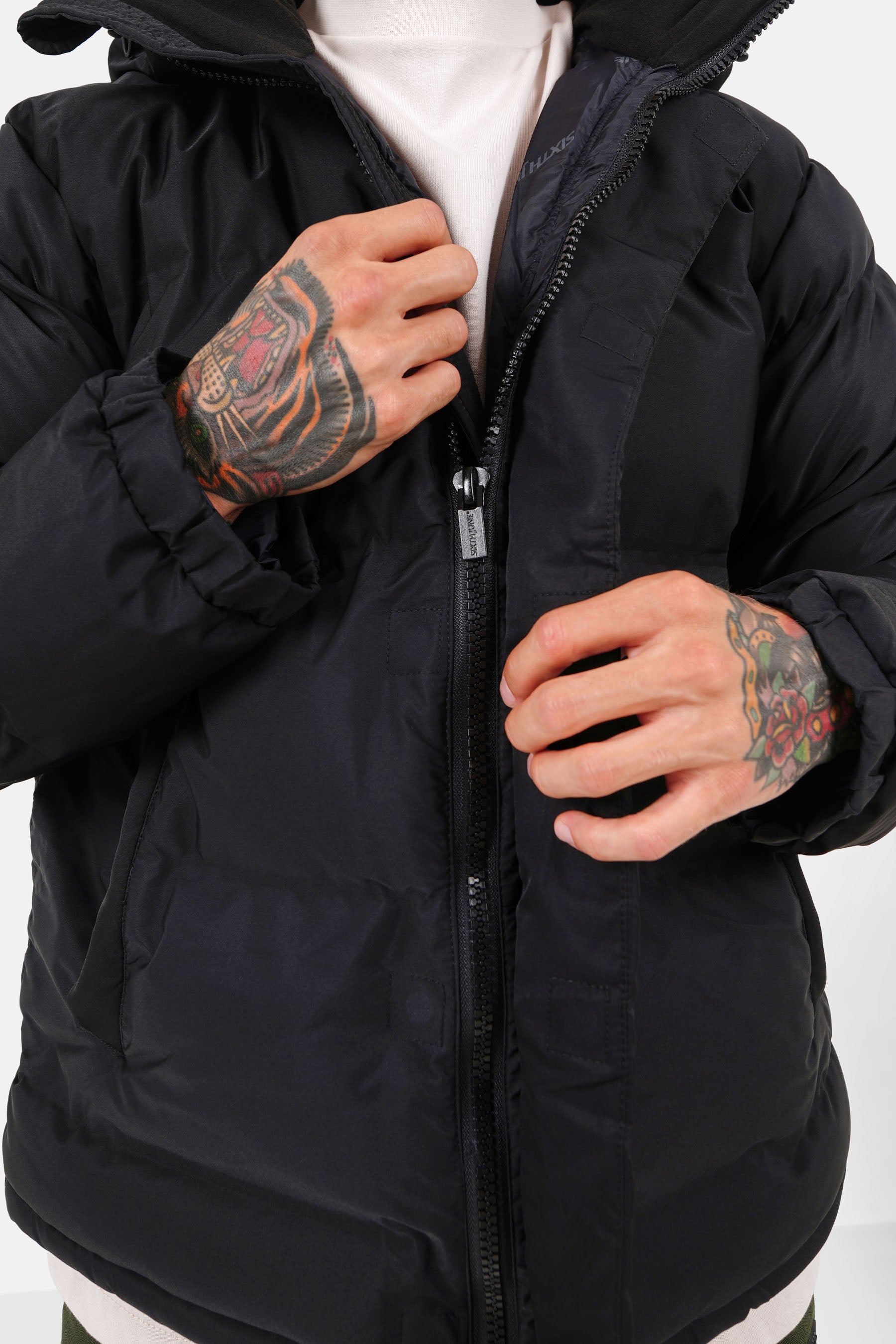 Seamless hood down jacket Black