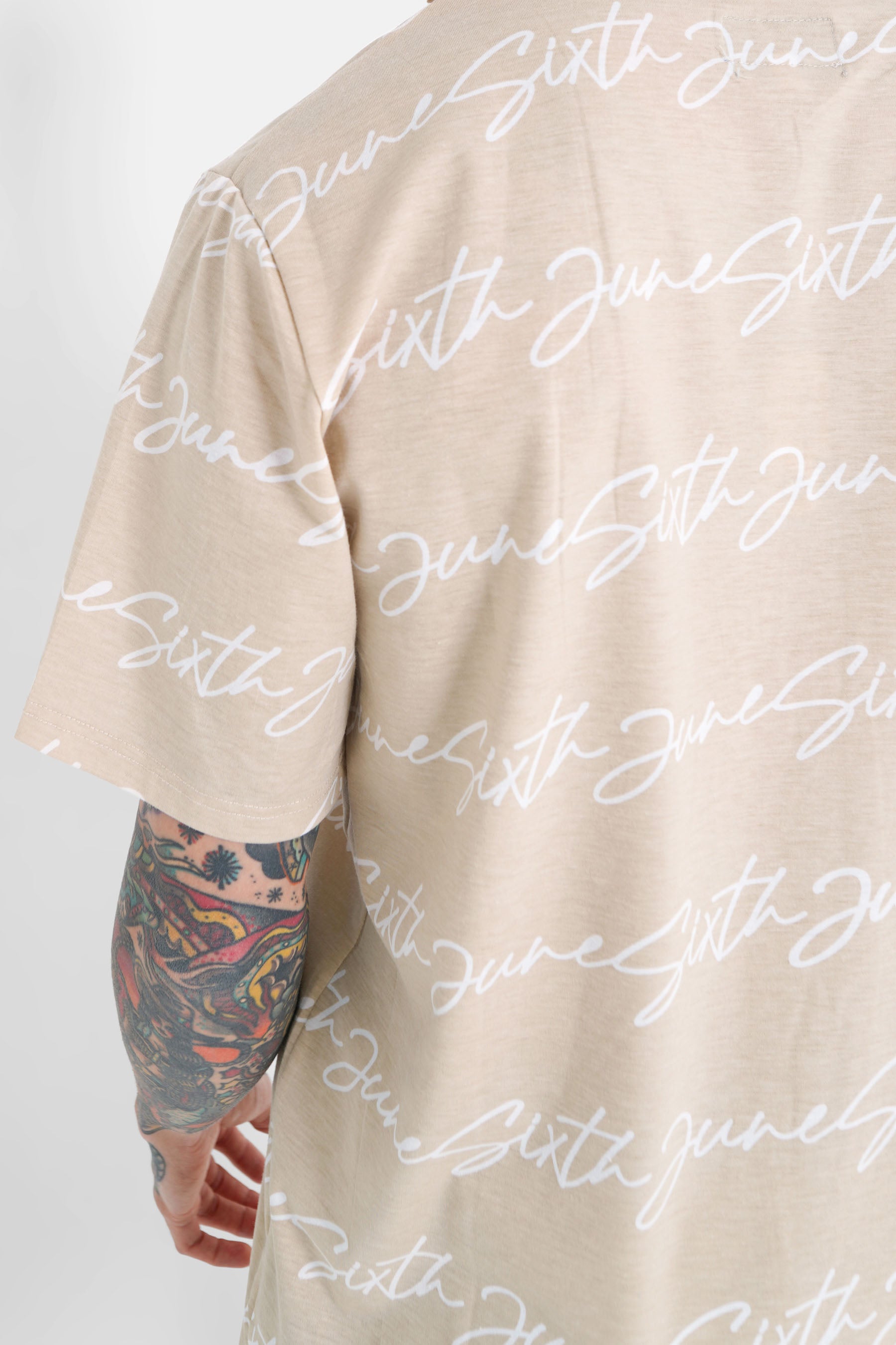 all over signature tee shirt Beige