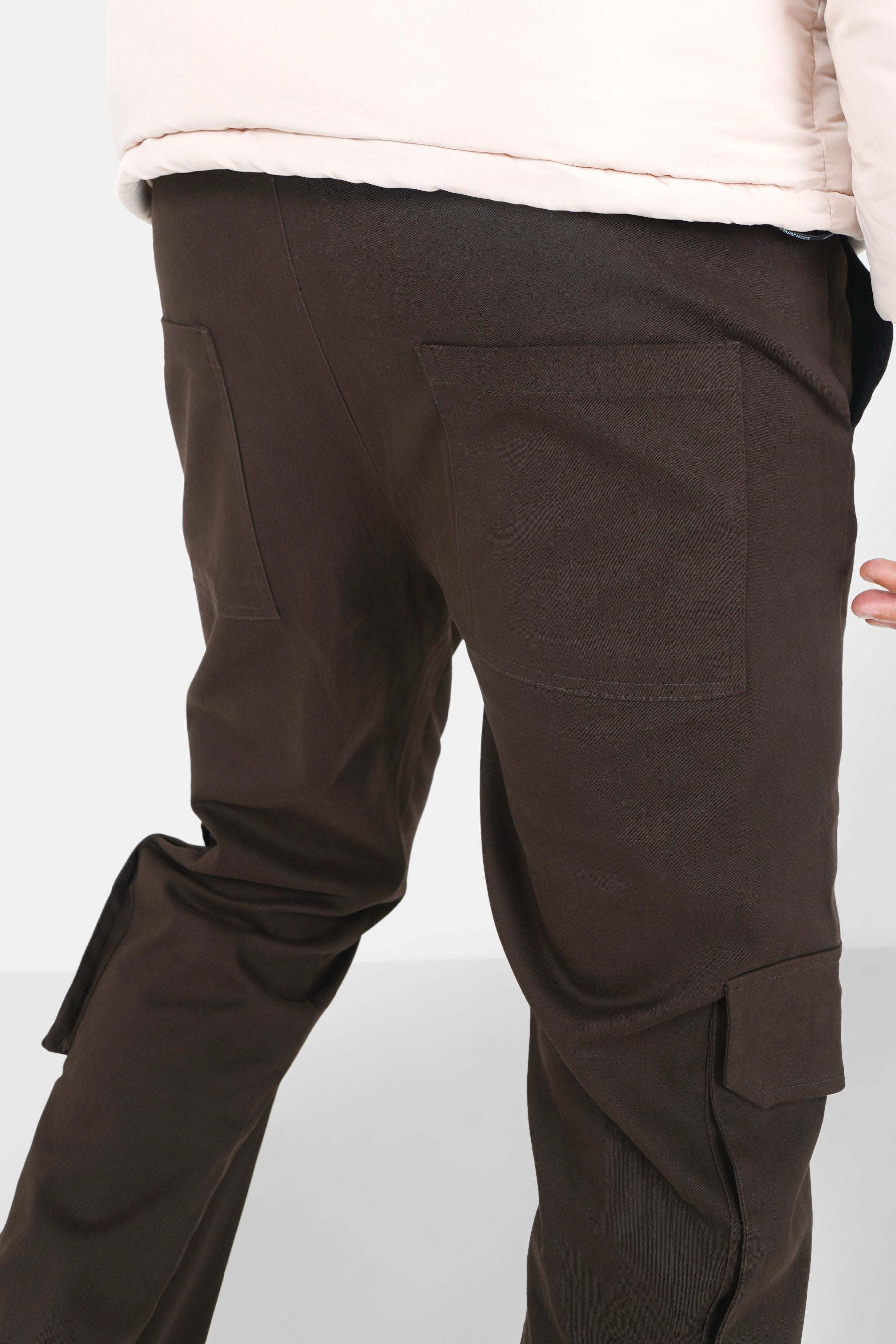 Pantalon cargo boutons chevilles Marron