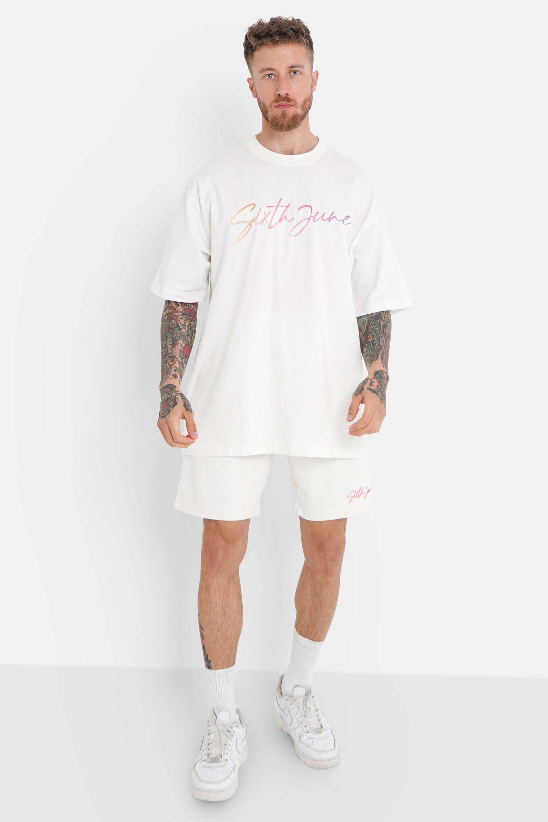 T-Shirt mit charakteristischem geprägtem Logo in Weiß