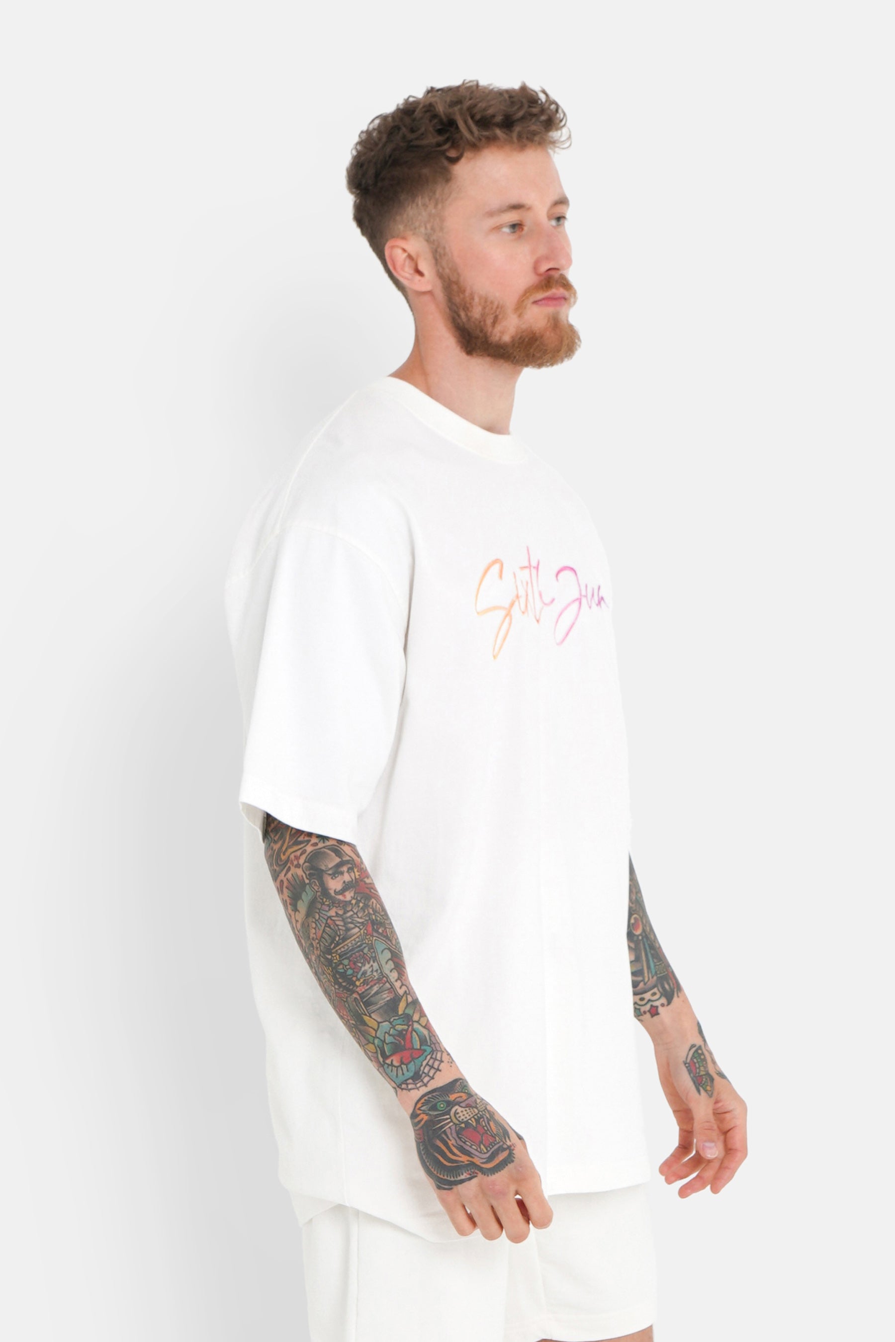 T-Shirt mit charakteristischem geprägtem Logo in Weiß