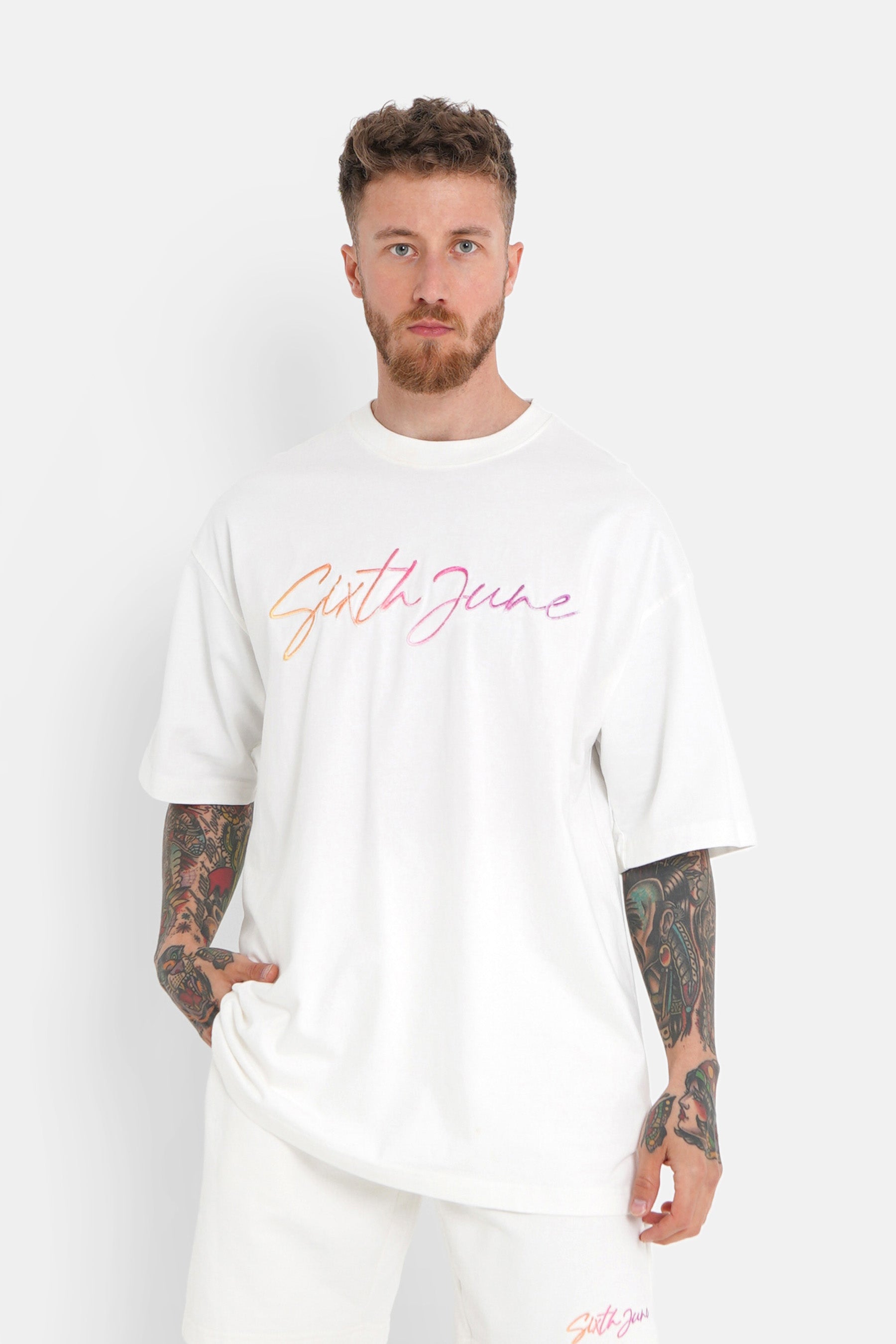 T-Shirt mit charakteristischem geprägtem Logo in Weiß