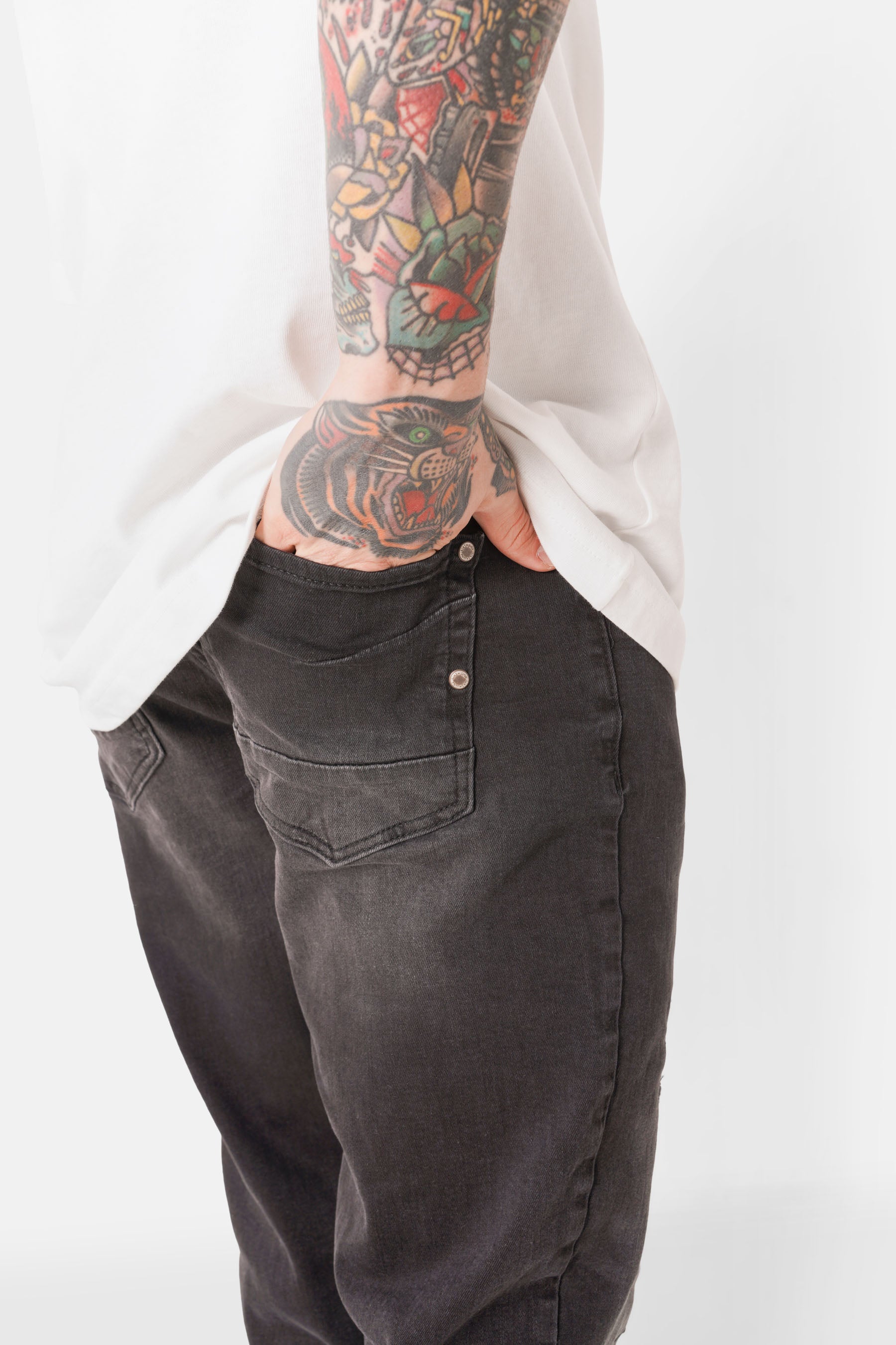 Slim-Jeans mit Kniebesatz Schwarz