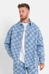 Blaue Jacke mit Schachbrettmuster