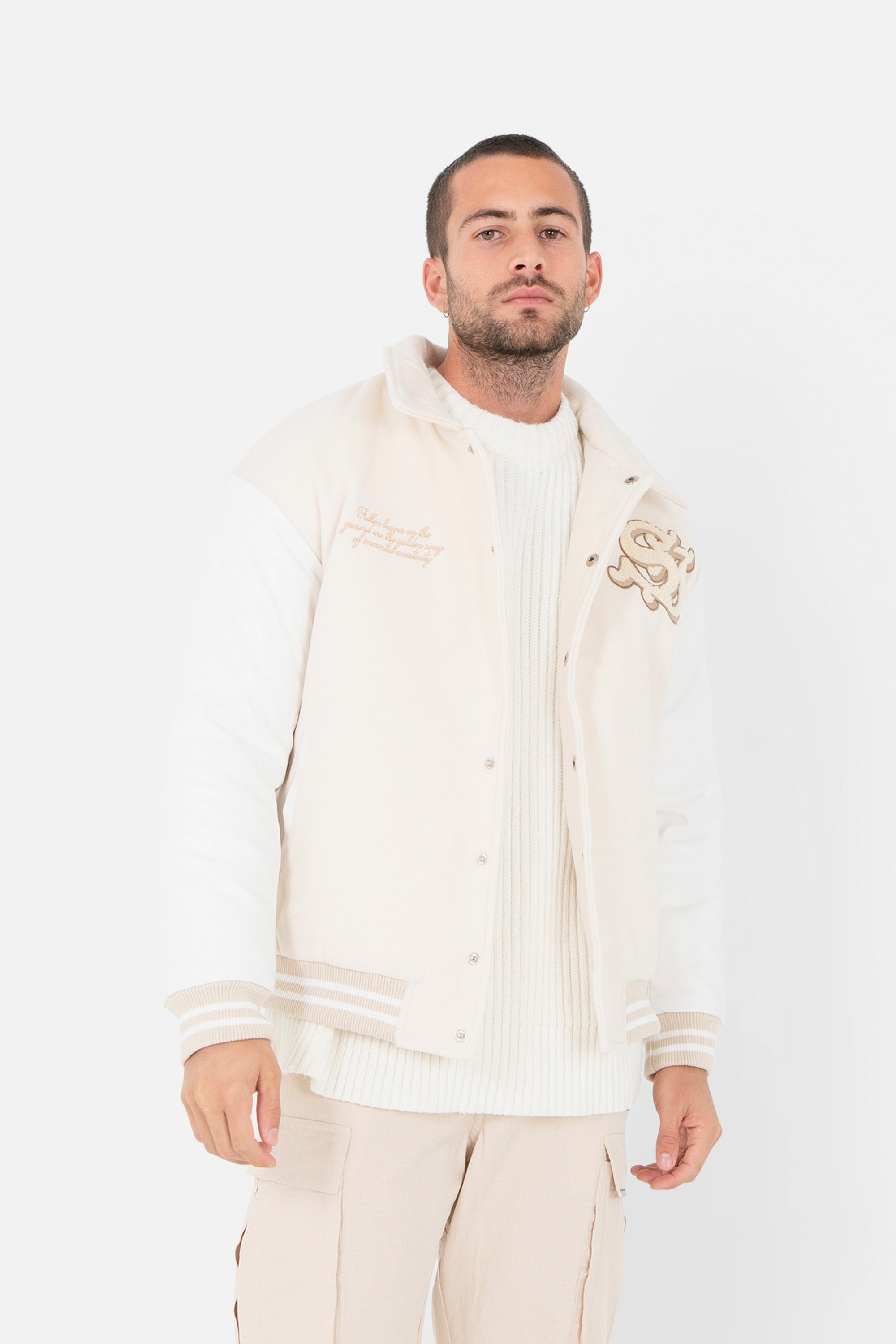 Beige bestickte Initialenjacke