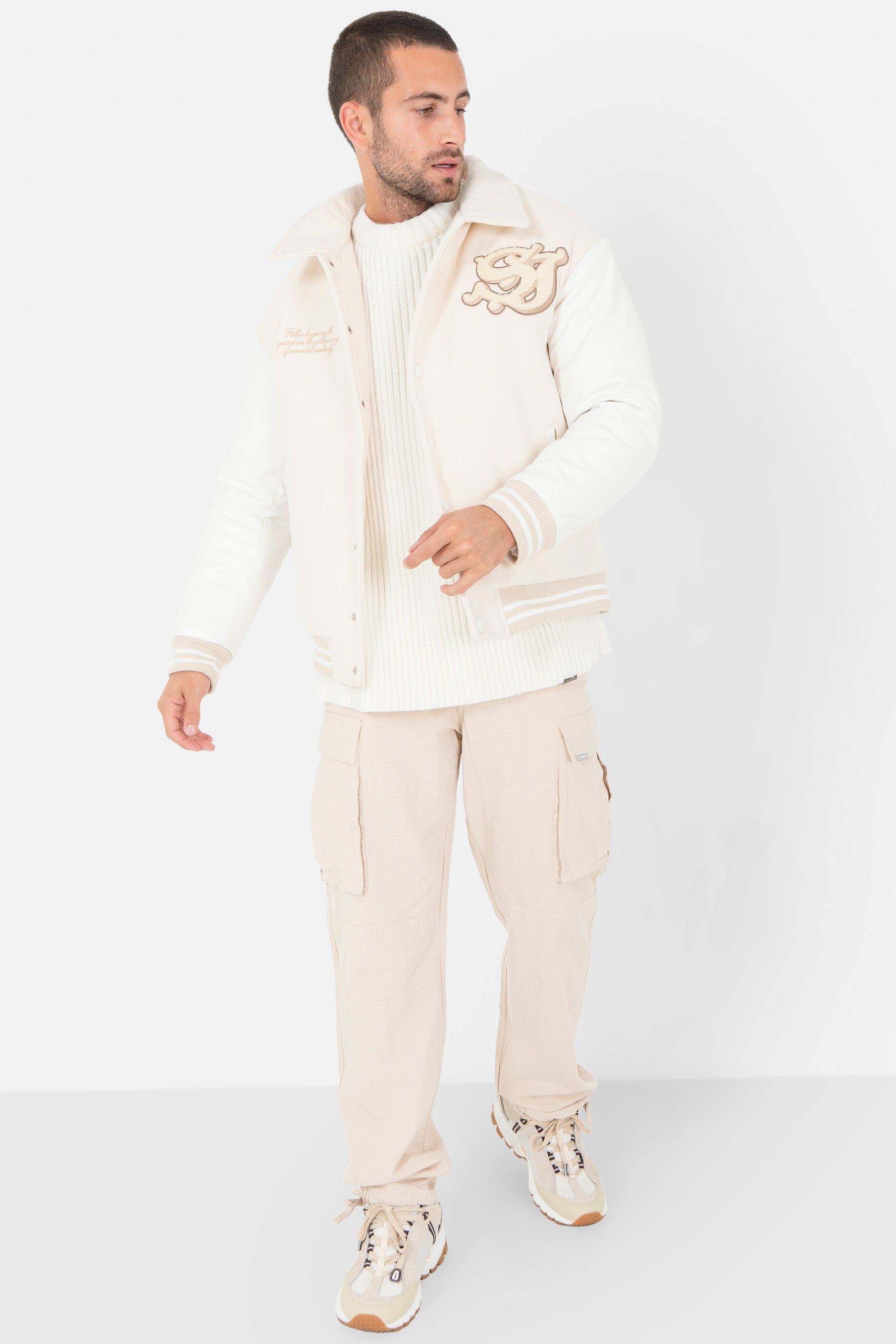 Beige bestickte Initialenjacke