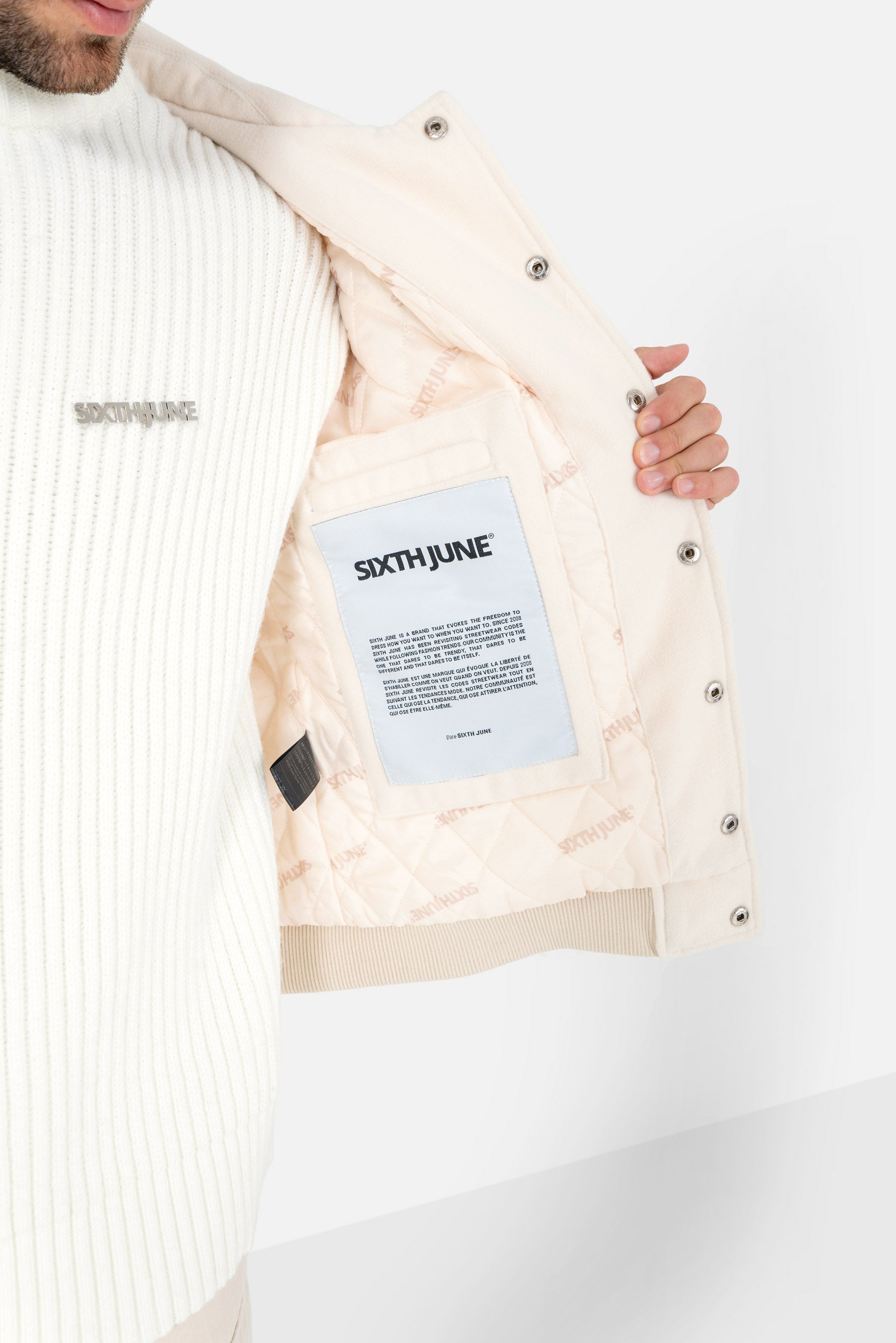 Beige bestickte Initialenjacke