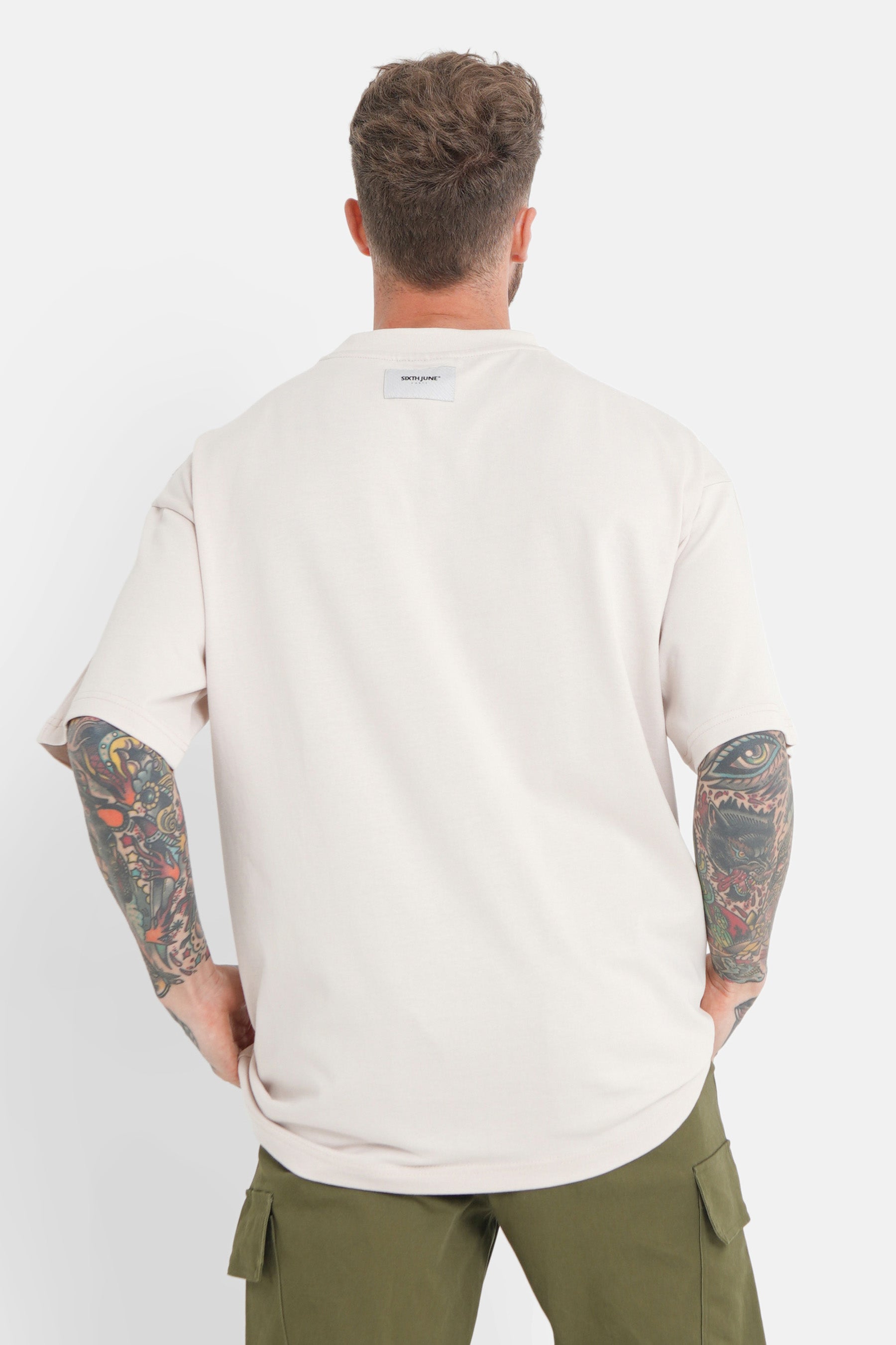 T-Shirt mit Logo-Patch auf der Rückseite Beige