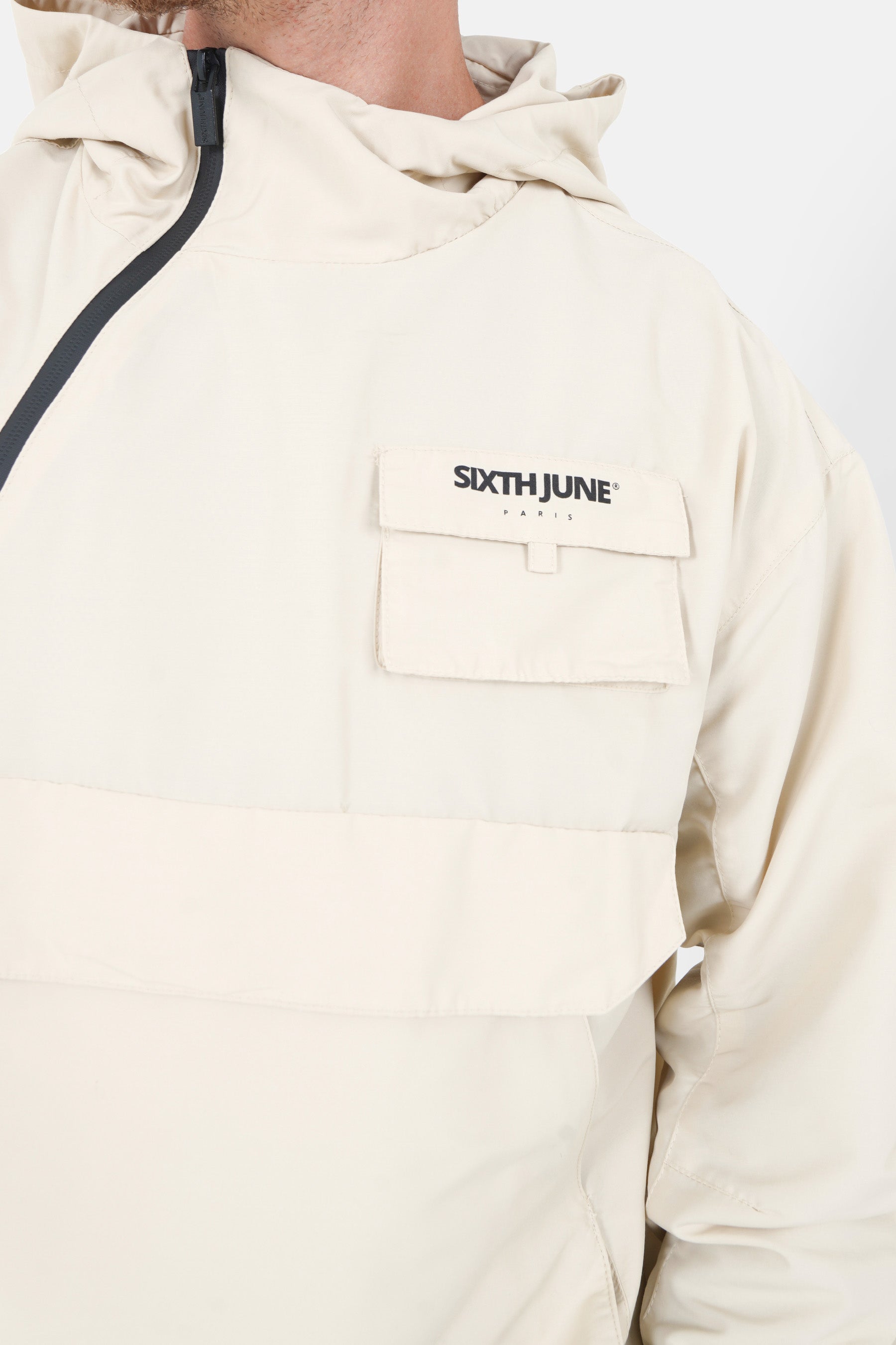 Diagonal nylon jacket Beige