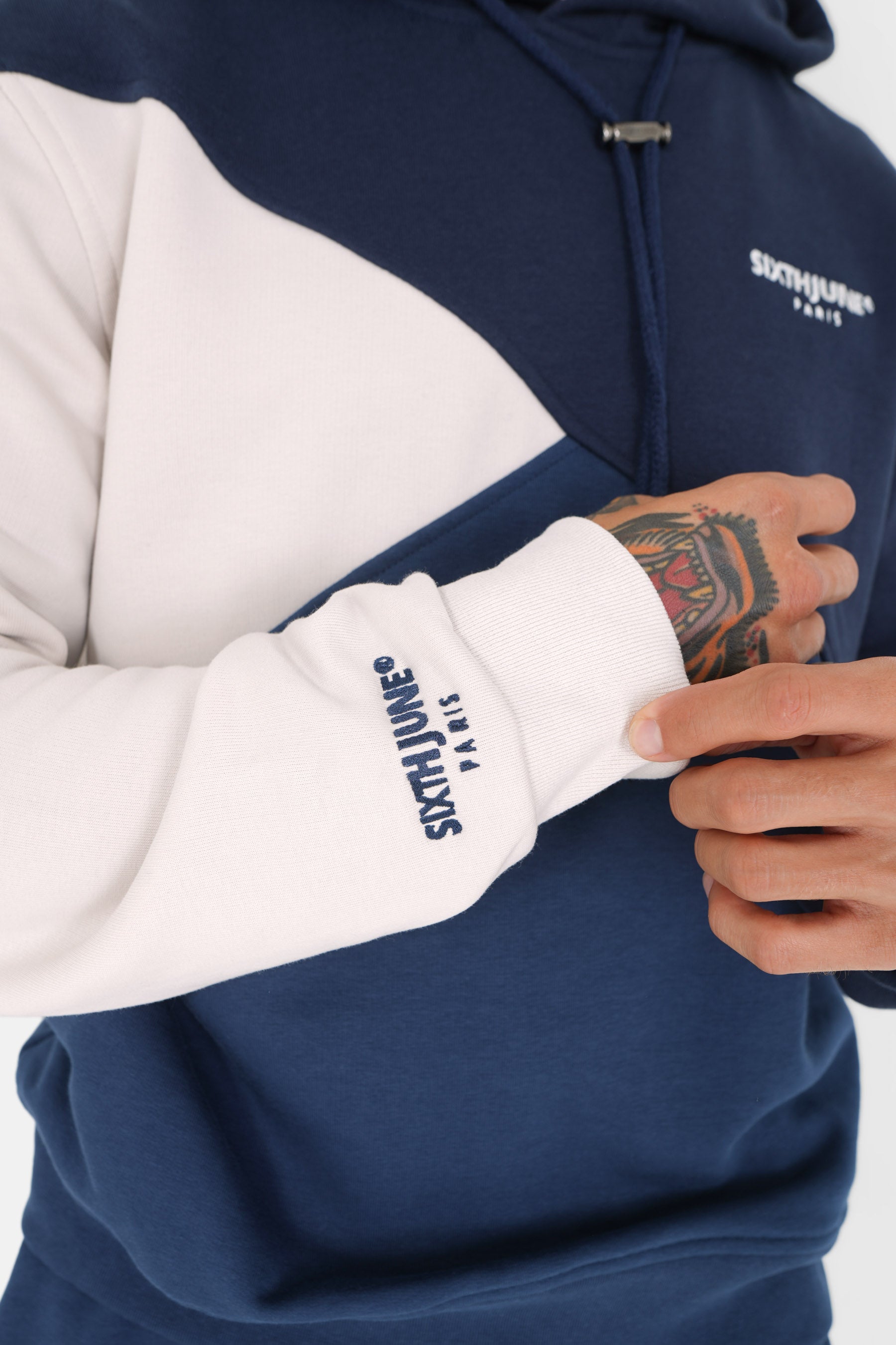 Dreifarbiges Kapuzensweatshirt Blau