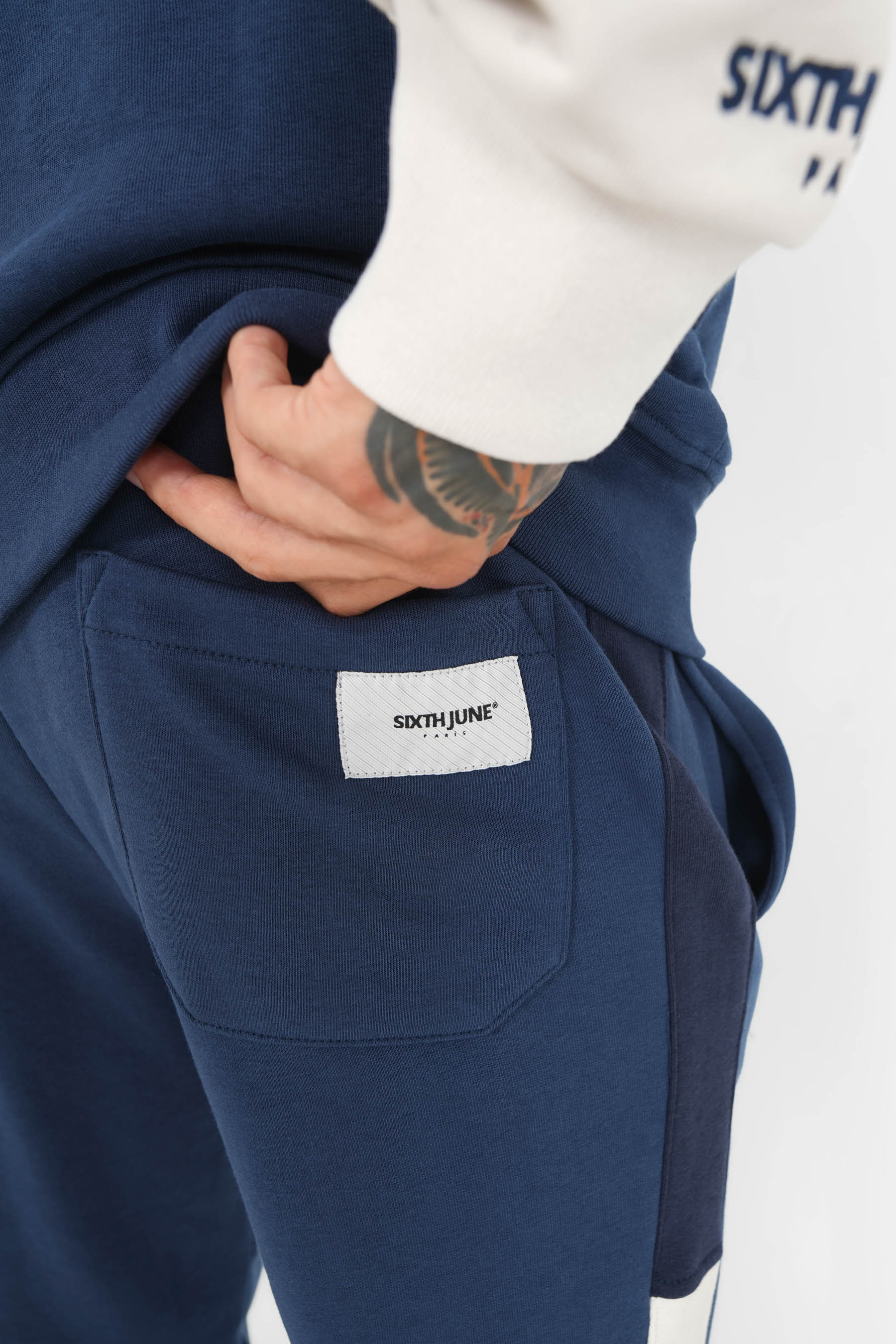 Hose mit dreifarbigem Logo-Patch Dunkelblau