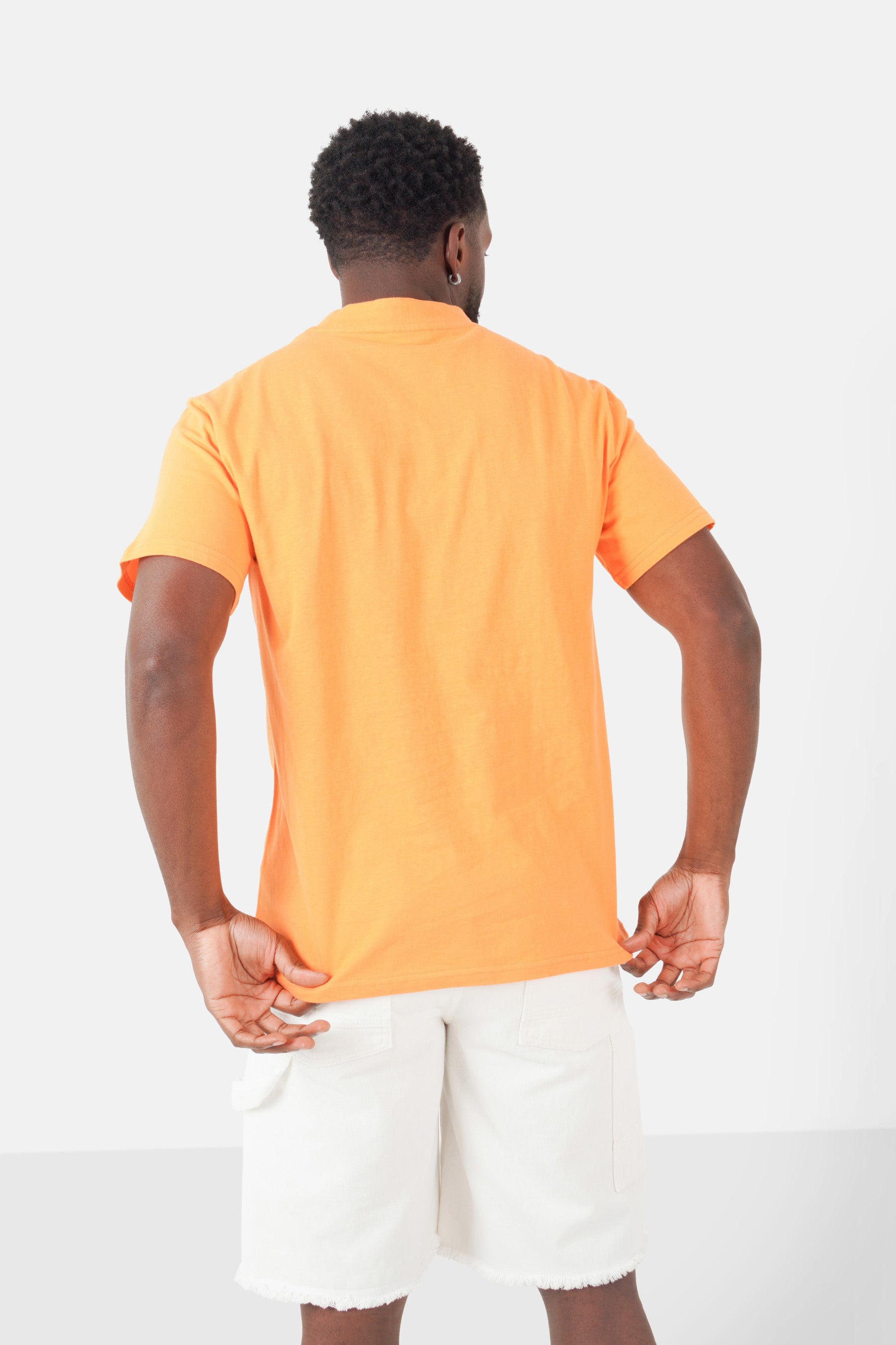 Orangefarbenes T-Shirt mit Retro-Print