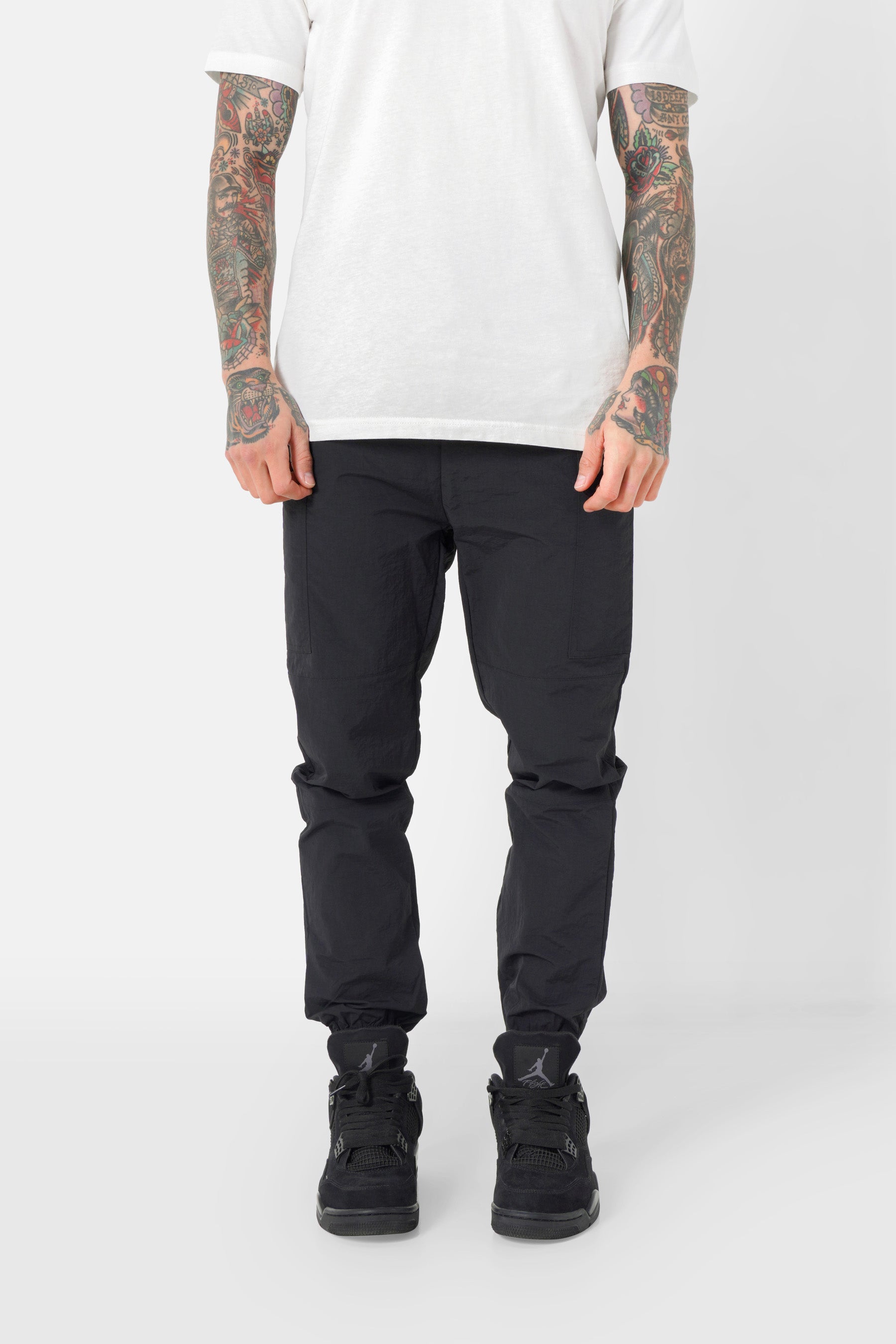 Schwarze Hose aus technischem Nylon