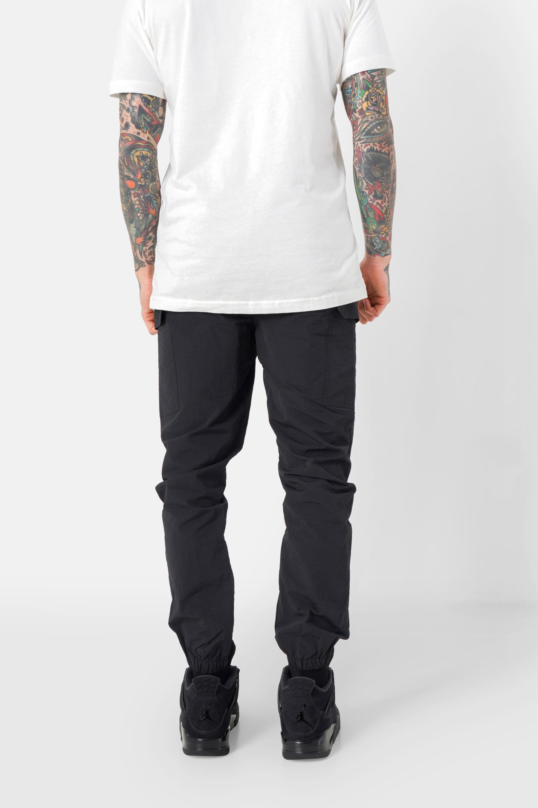 Schwarze Hose aus technischem Nylon