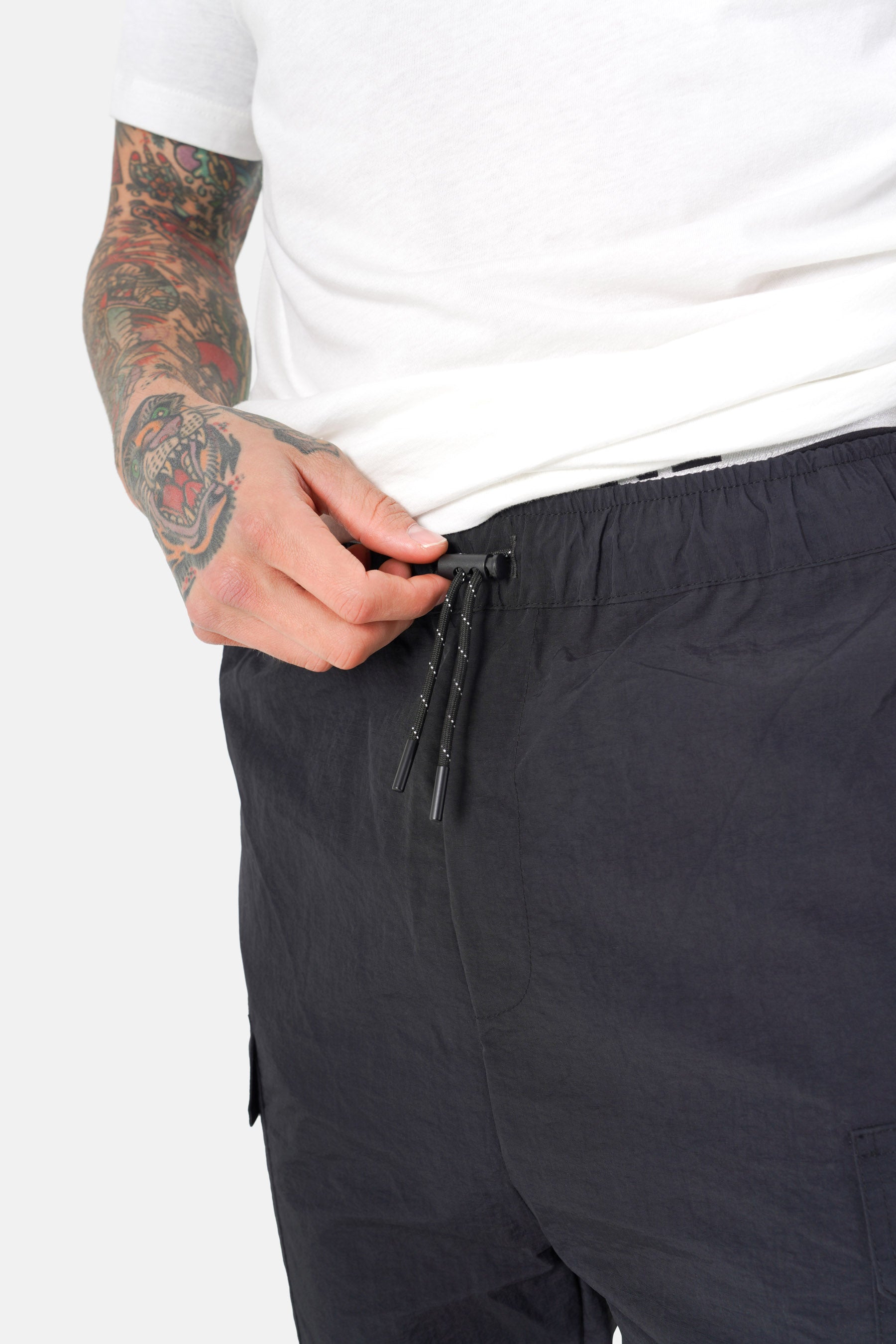 Schwarze Hose aus technischem Nylon