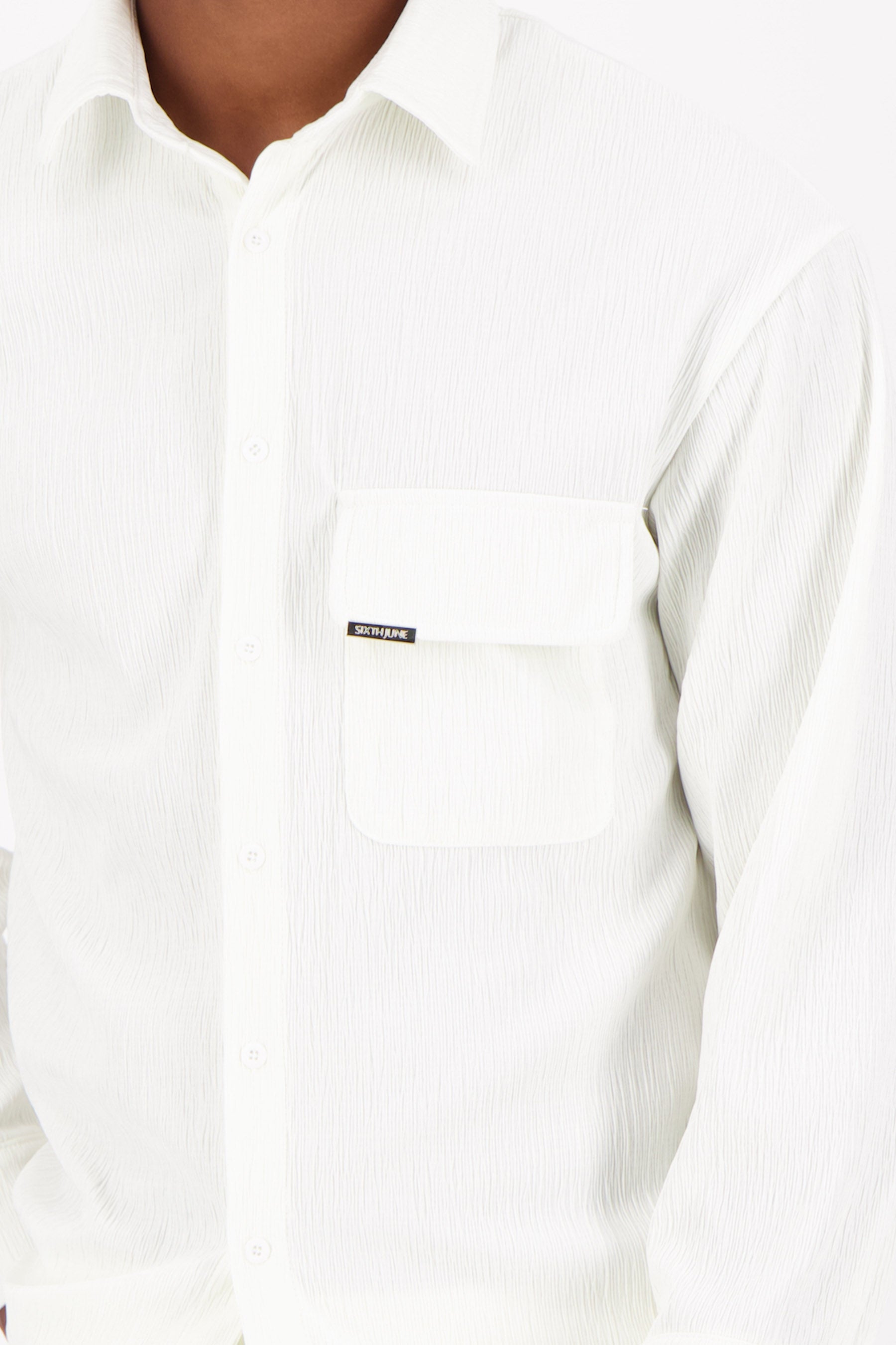 Glänzendes, fließend strukturiertes Hemd in Weiß