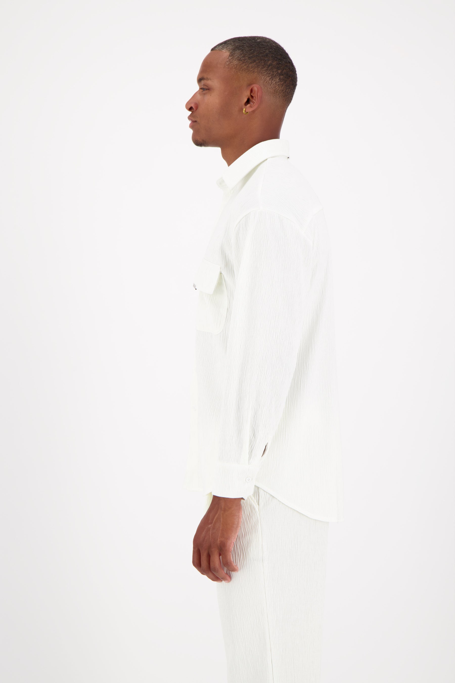 Glänzendes, fließend strukturiertes Hemd in Weiß