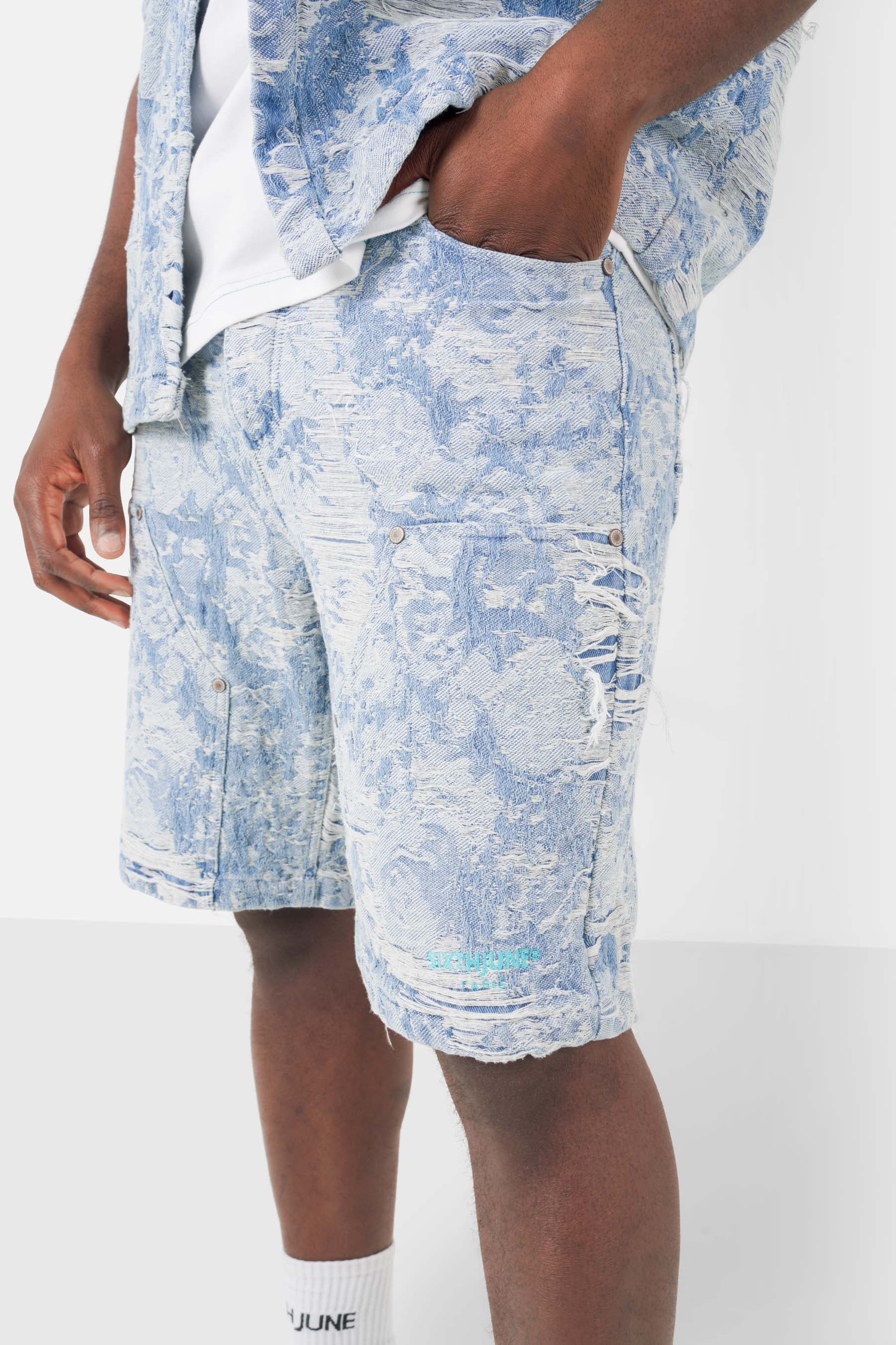 Frayed embroidery denim shorts Blue