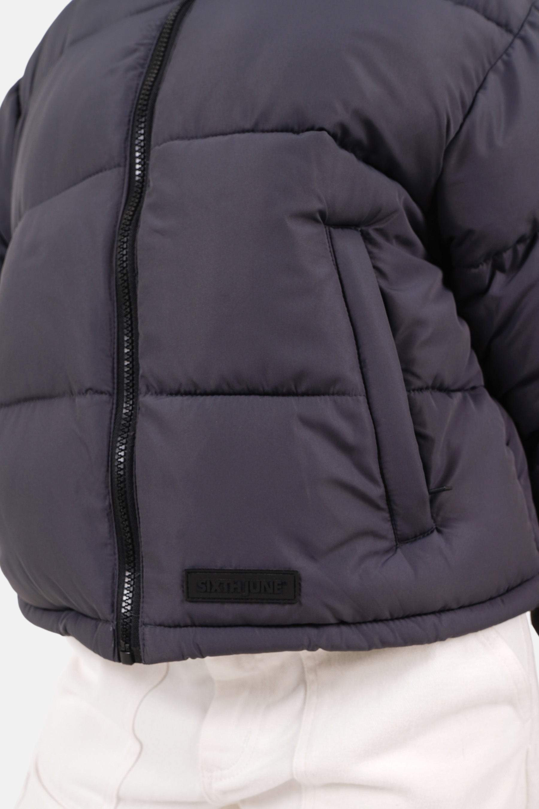 Kurze gesteppte Daunenjacke Dunkelgrau