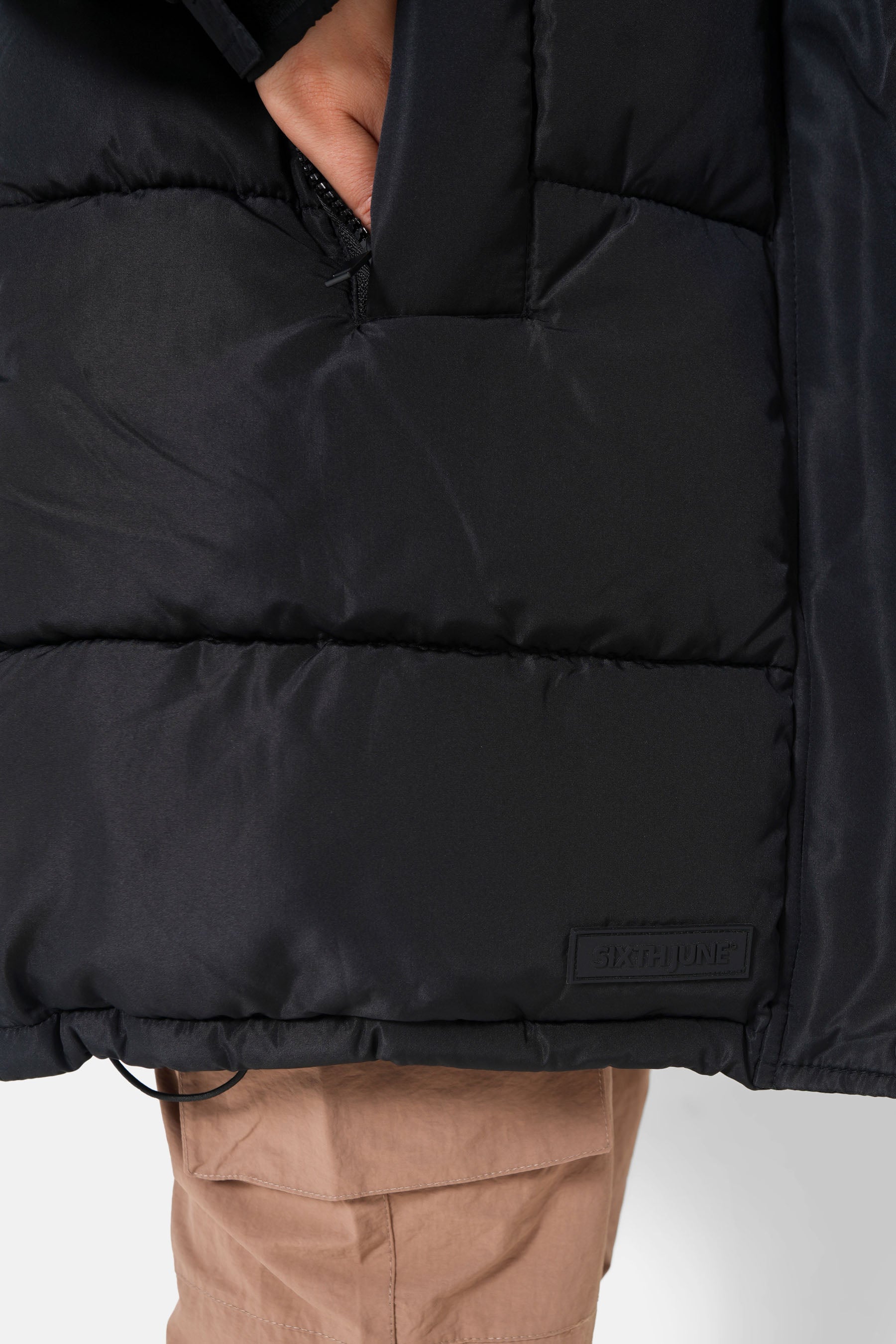 Lange, übergroße Daunenjacke in Schwarz