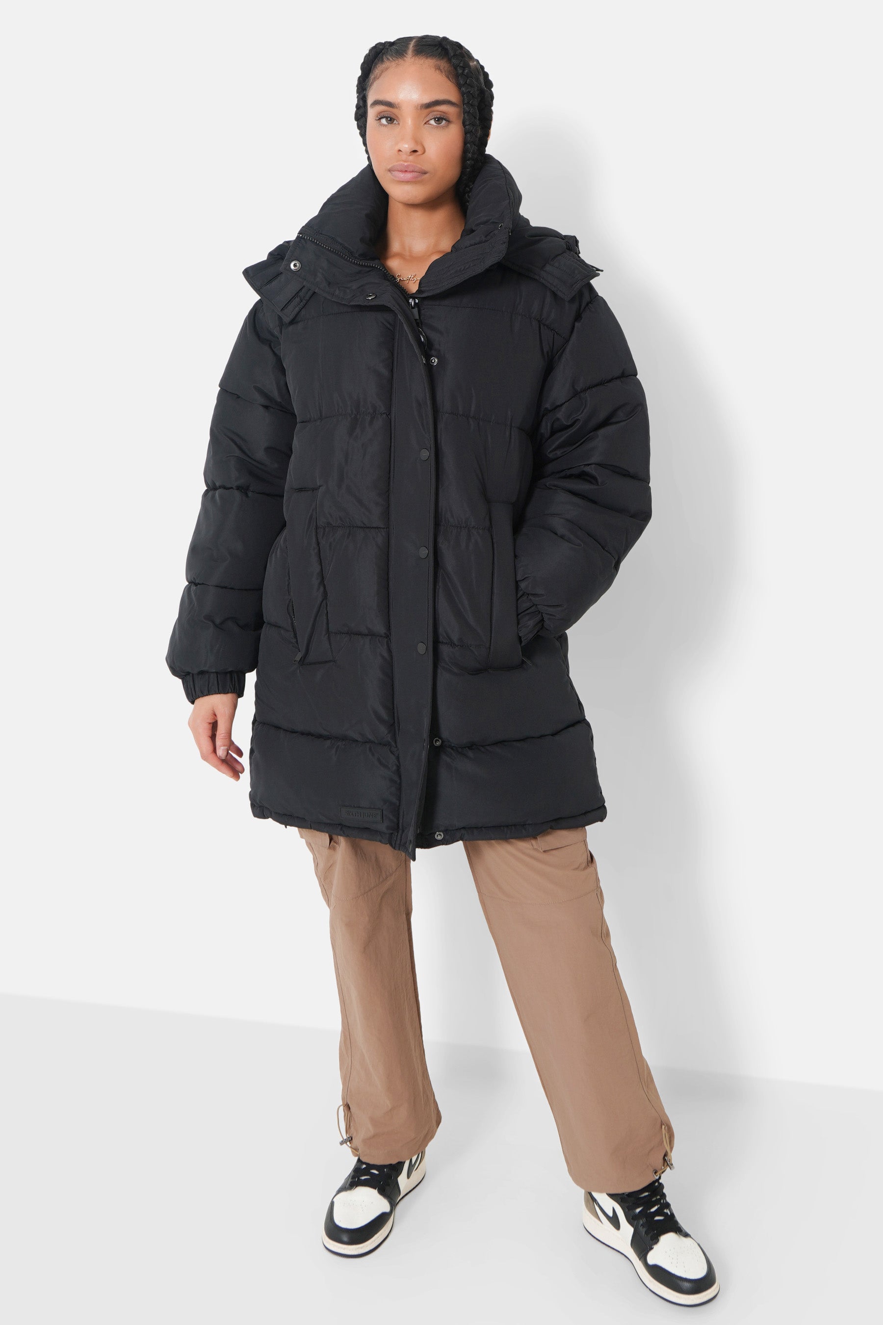 Lange, übergroße Daunenjacke in Schwarz