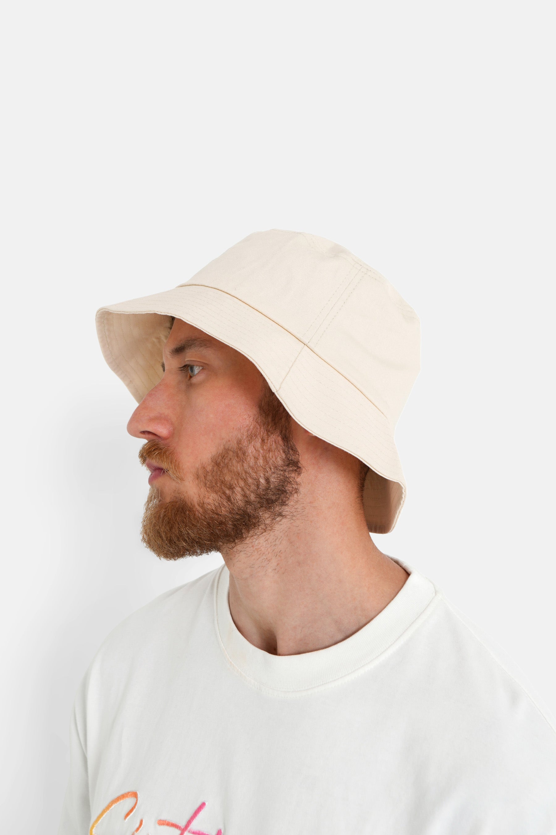 Bob logo brodé beige