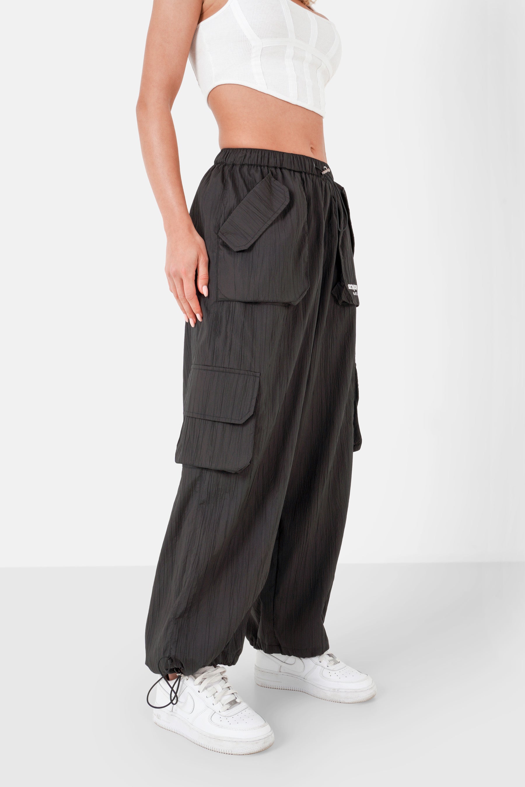 Strukturierte Cargo-Fallschirmhose Schwarz