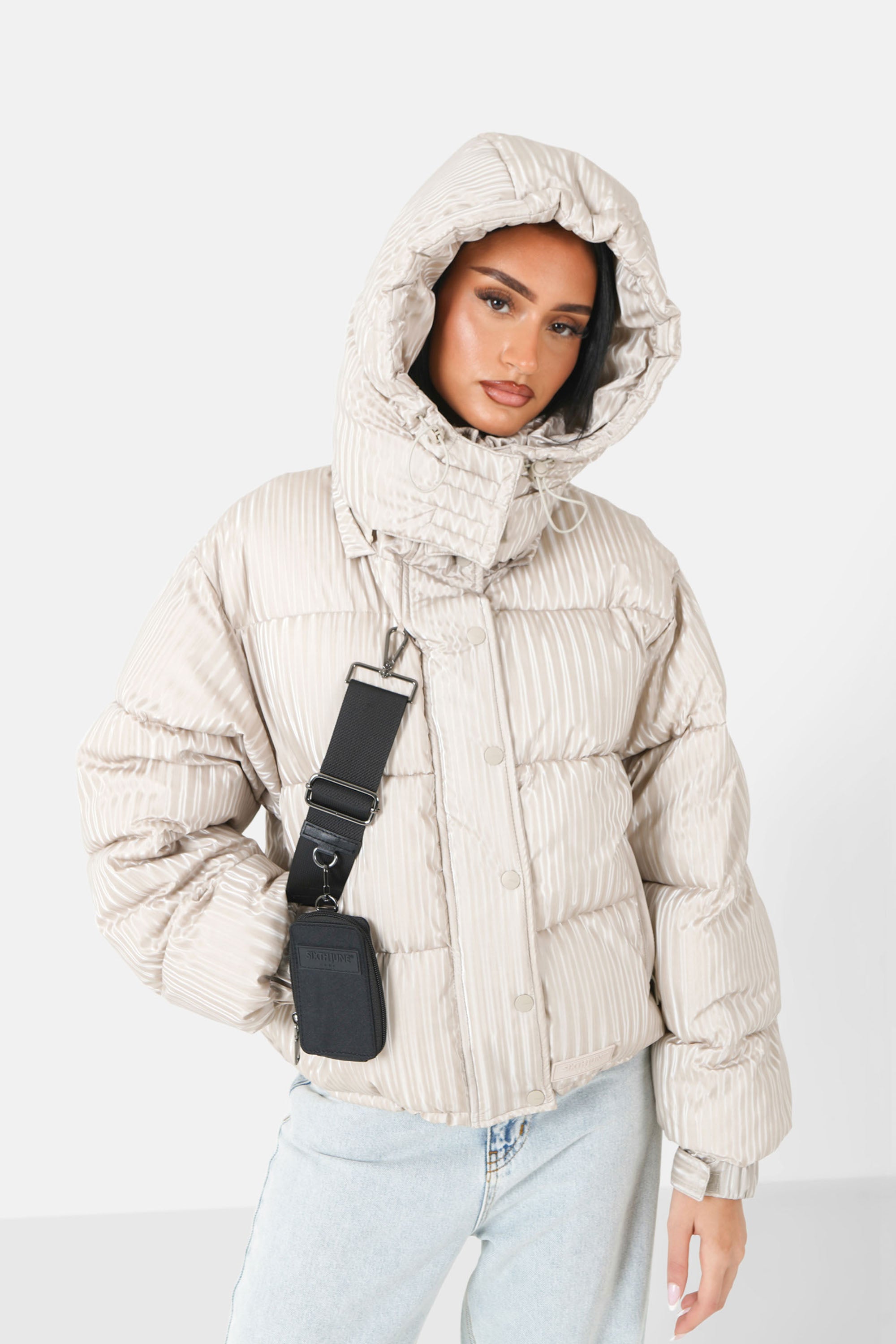 Iridescent down jacket + Beige bag