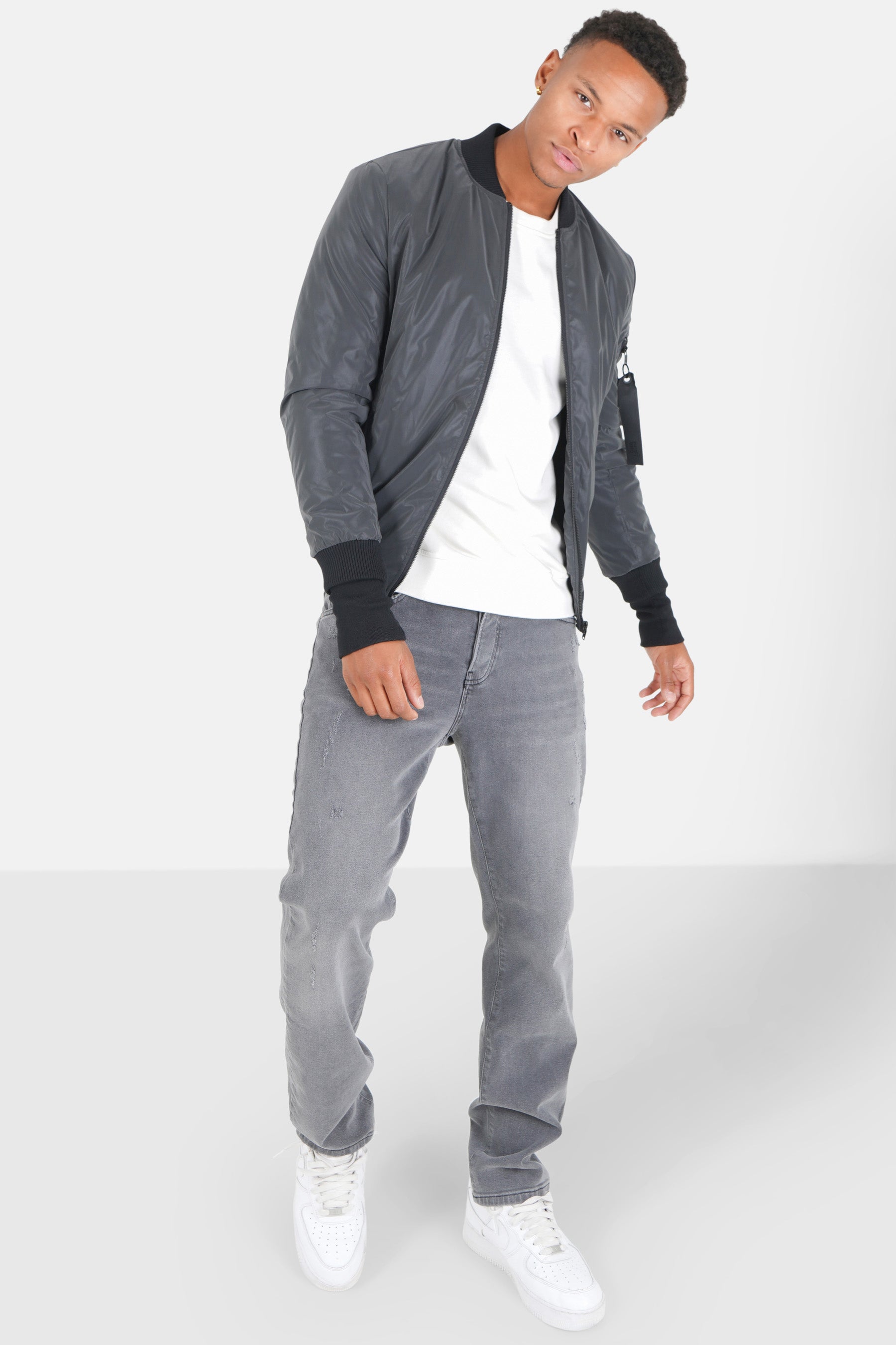 Schwarze reflektierende Bomberjacke