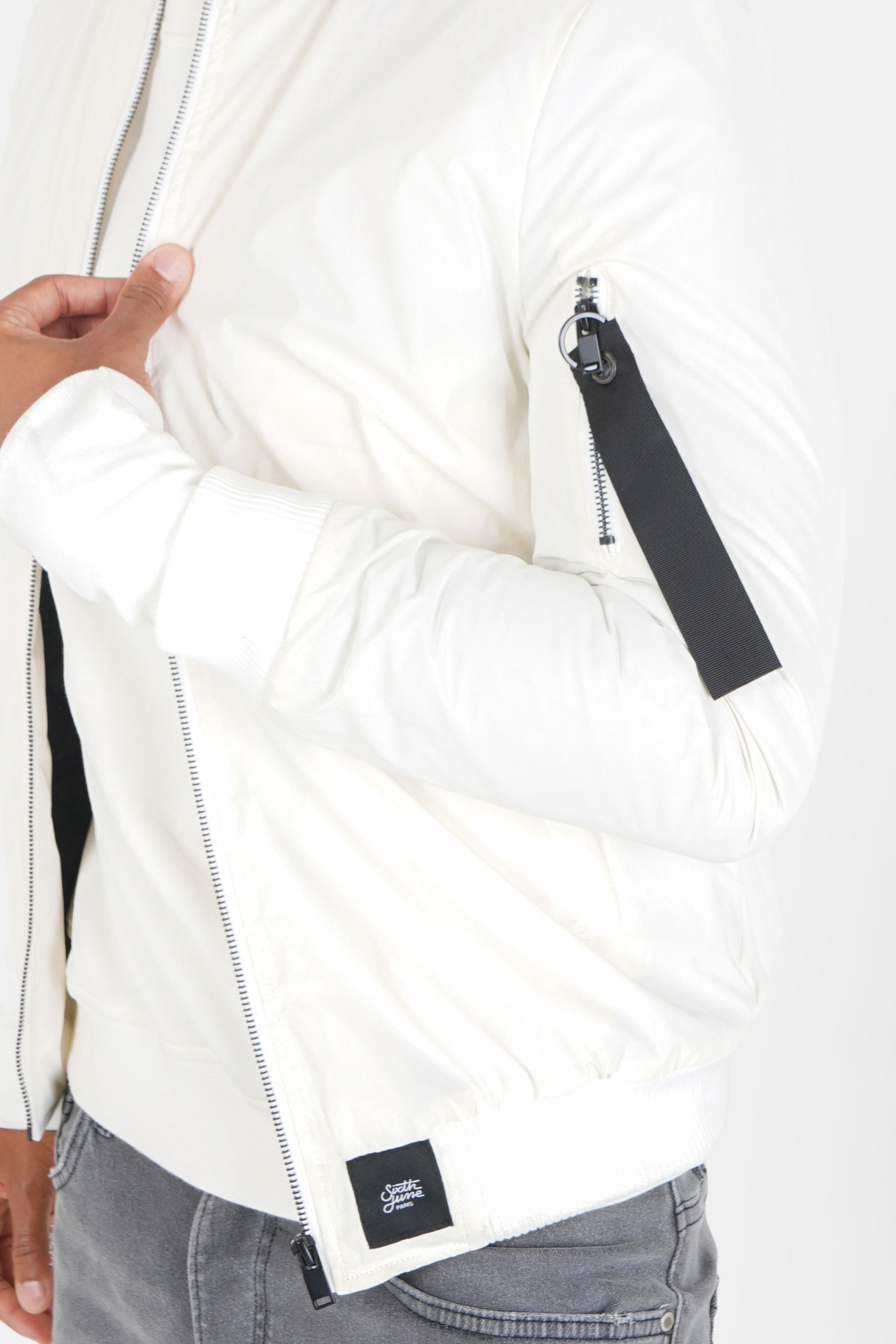 Weiße reflektierende Bomberjacke