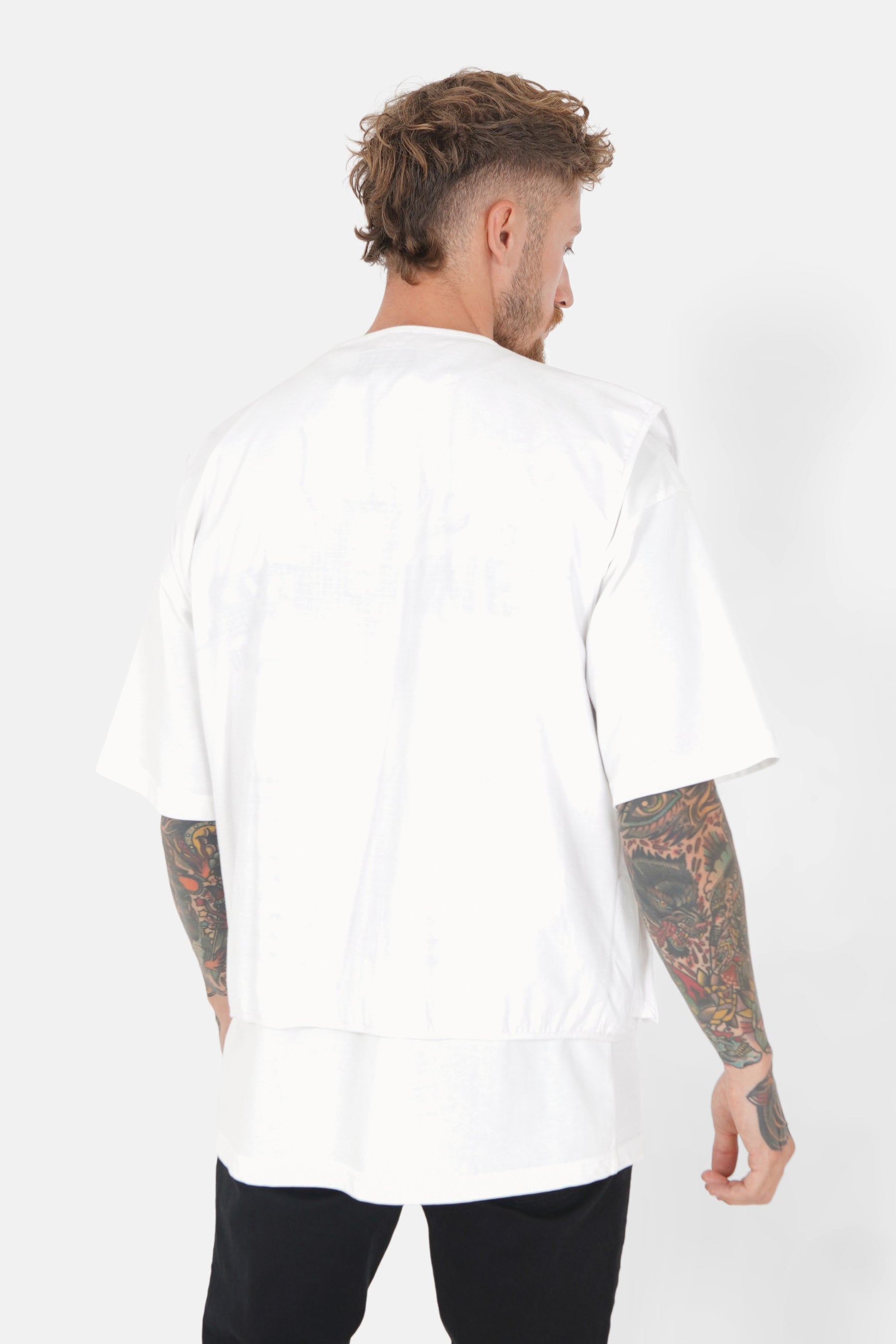 Weiße Weste mit mehreren Taschen und Reißverschluss