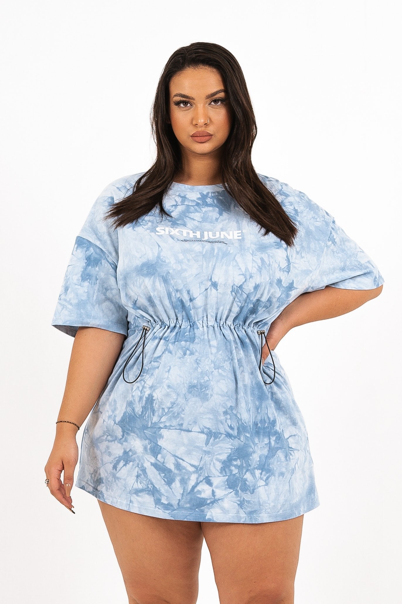 T-Shirt-Kleid mit Batikmuster und Kordelzug in Blau