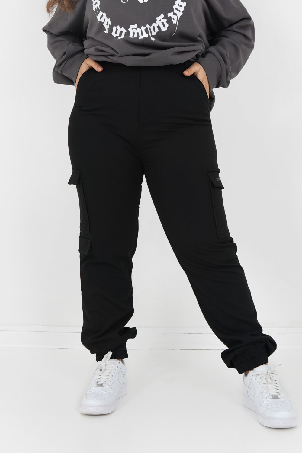 Embroidered cargo pants Black