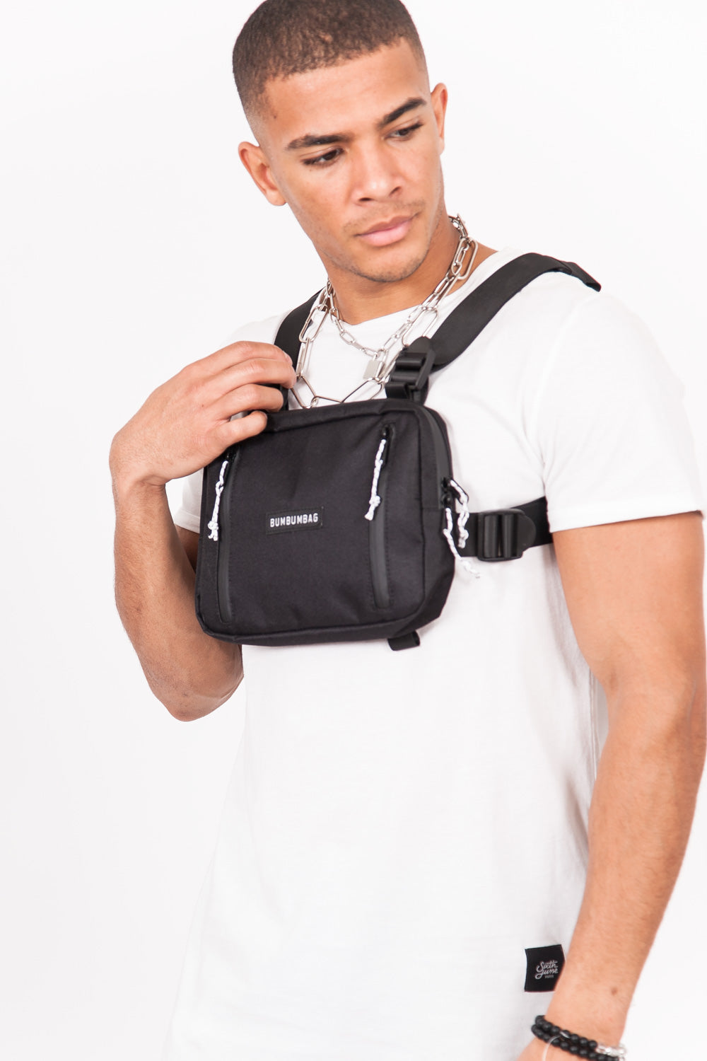 BumBumBag - Petit sac poitrine texte zips noir