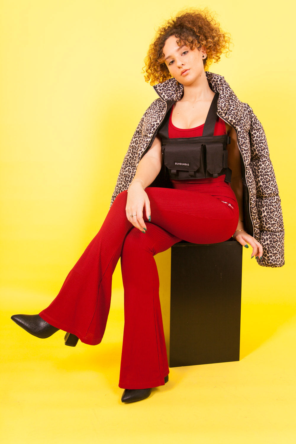 BumBumBag - Sac poitrine multipoches texte noir