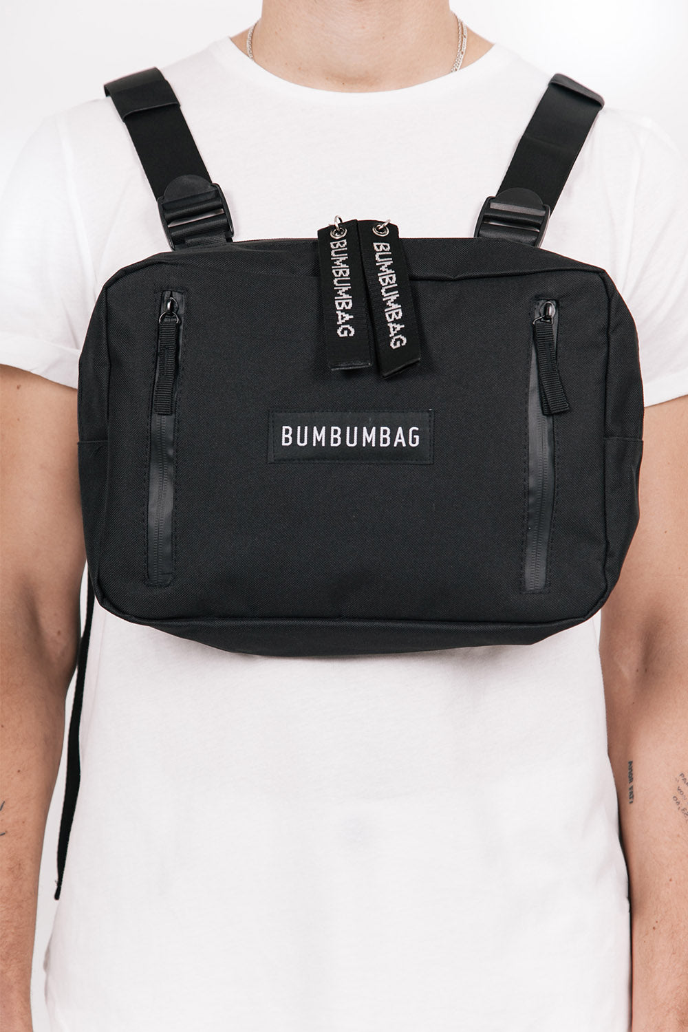 BumBumBag - Sac poitrine texte zips noir
