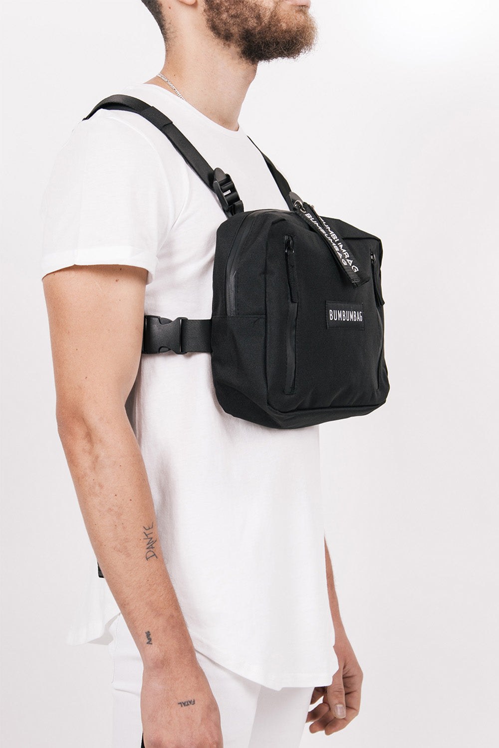 BumBumBag - Sac poitrine texte zips noir