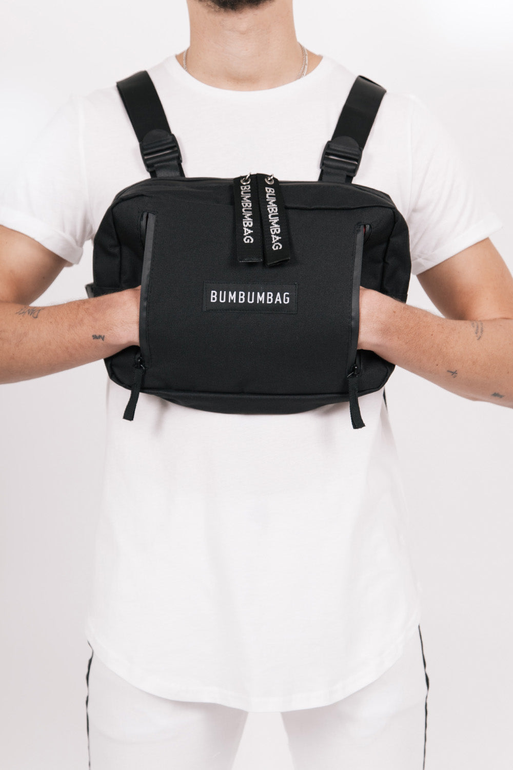 BumBumBag - Sac poitrine texte zips noir