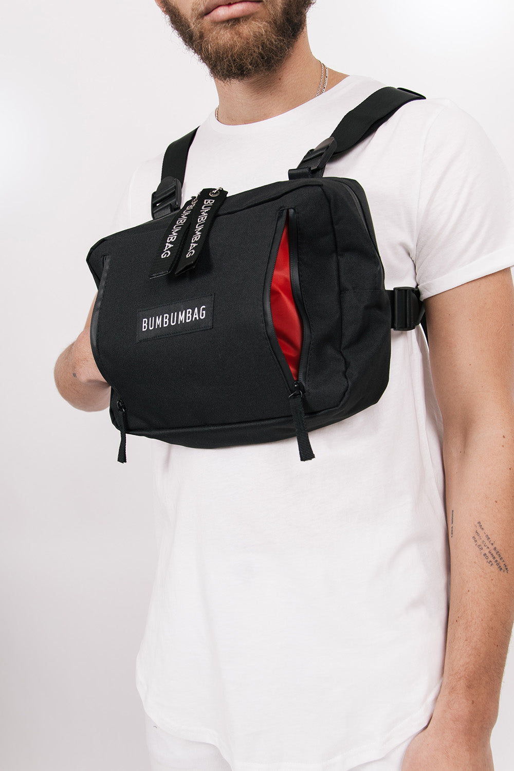 BumBumBag - Sac poitrine texte zips noir