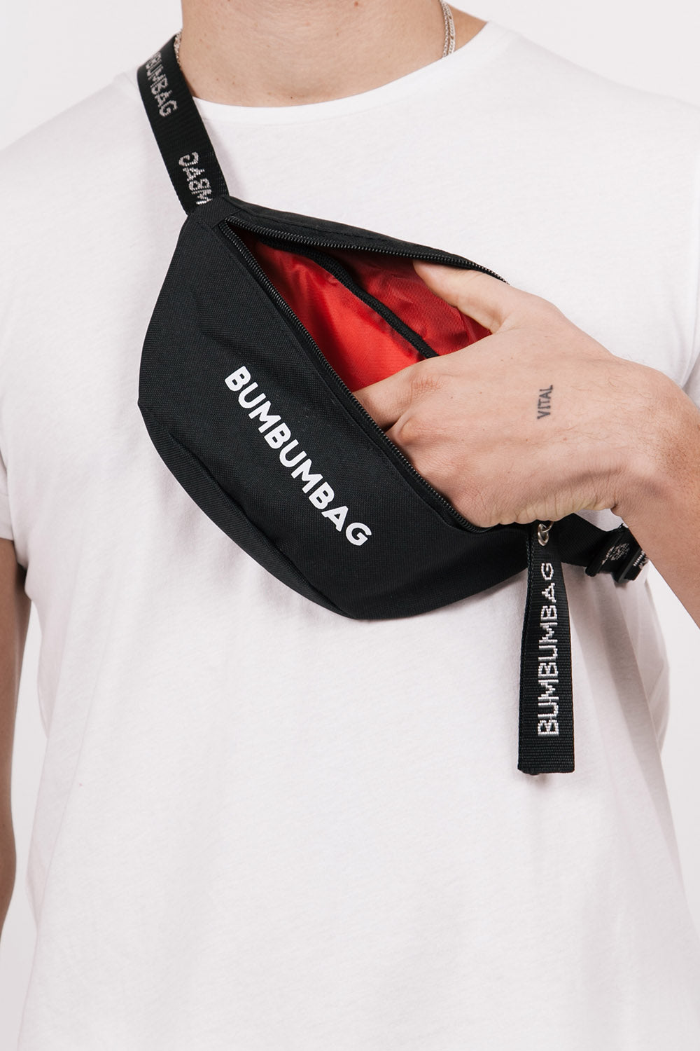 BumBumBag - Sac banane texte zip noir