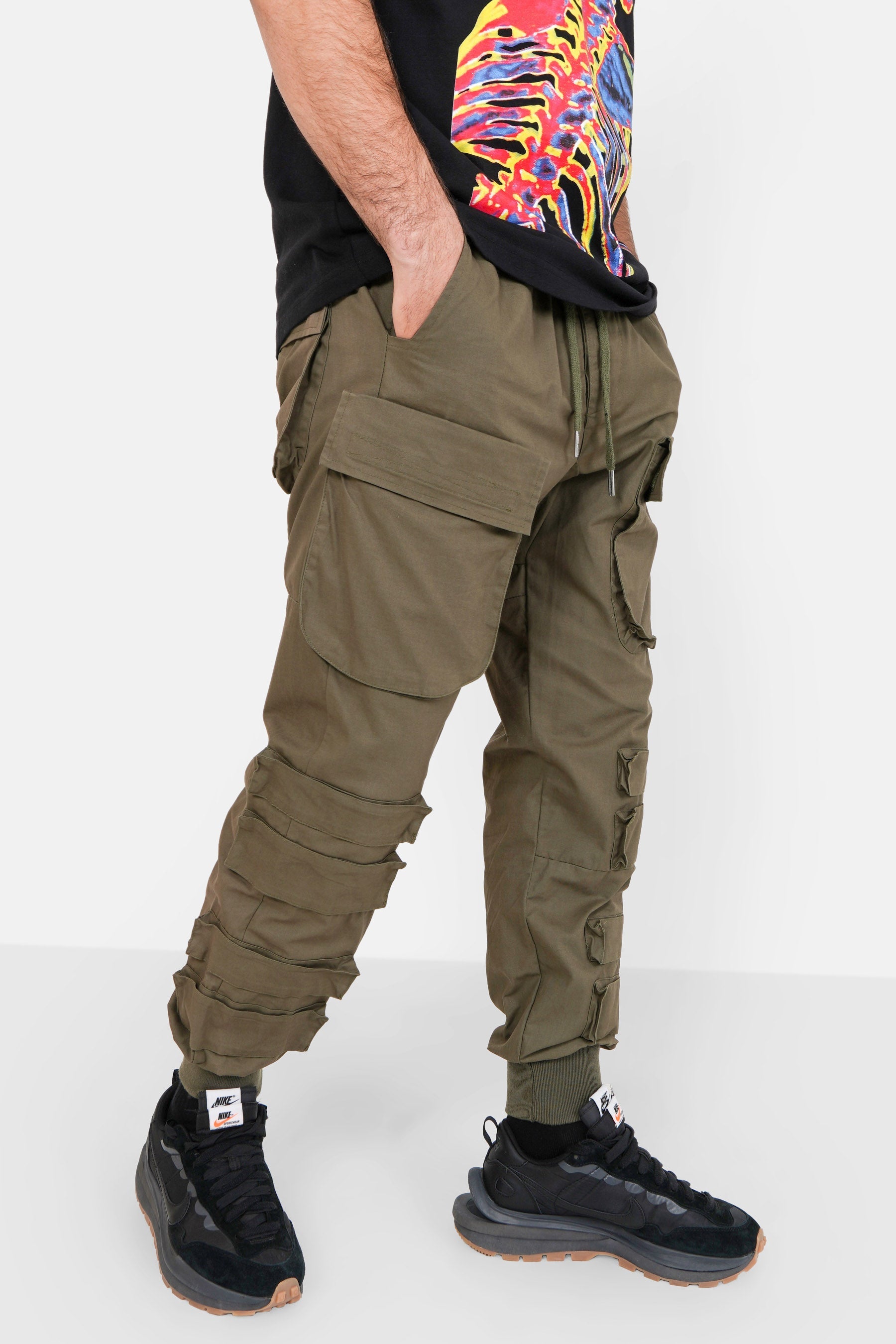 Taktische Cargohose mit weitem Bein, Khakigrün