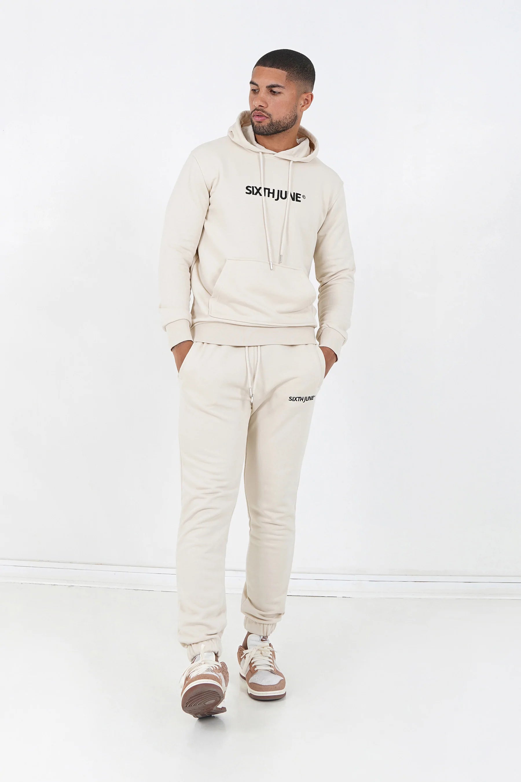 Sixth June - Jogging + sweat capuche logo brodé Beige