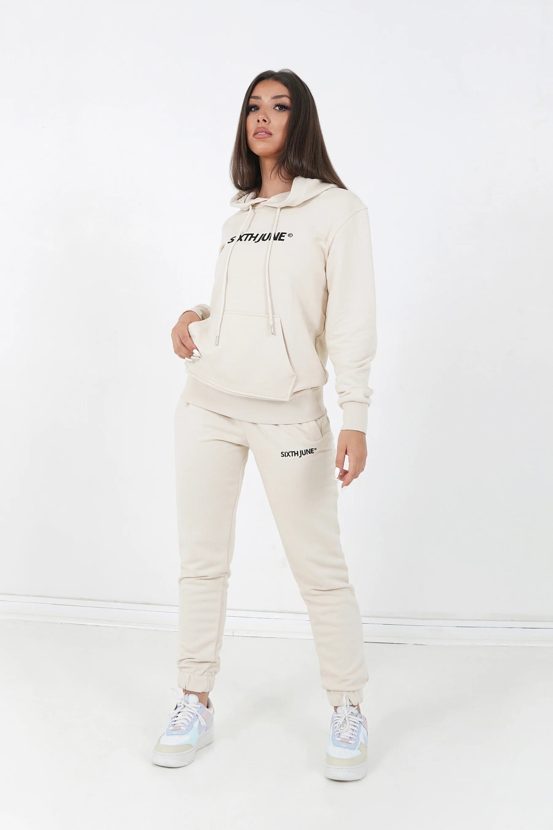 Sixth June - Jogging + sweat capuche logo brodé Beige