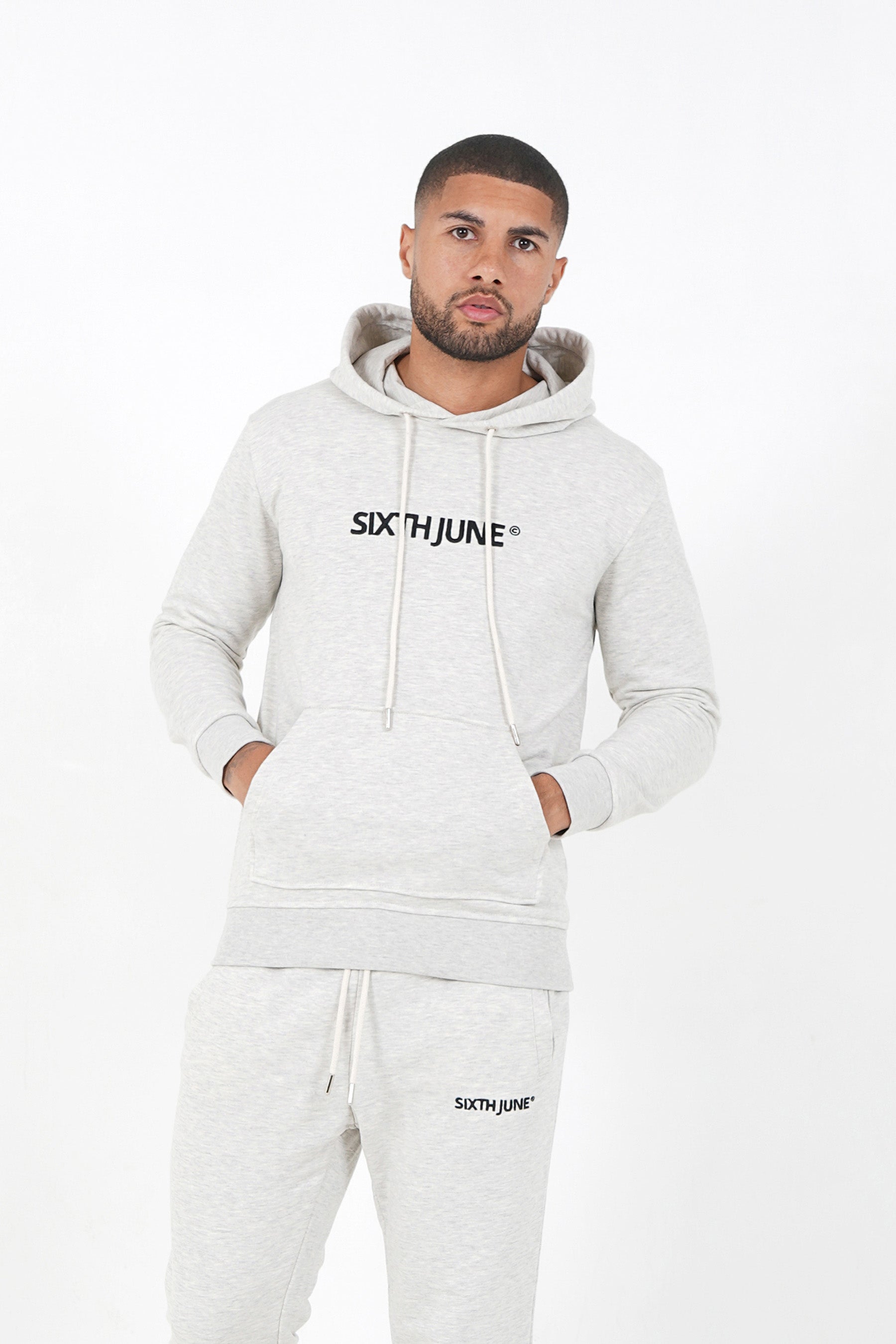Sixth June - Jogging + sweat capuche logo brodé Gris clair